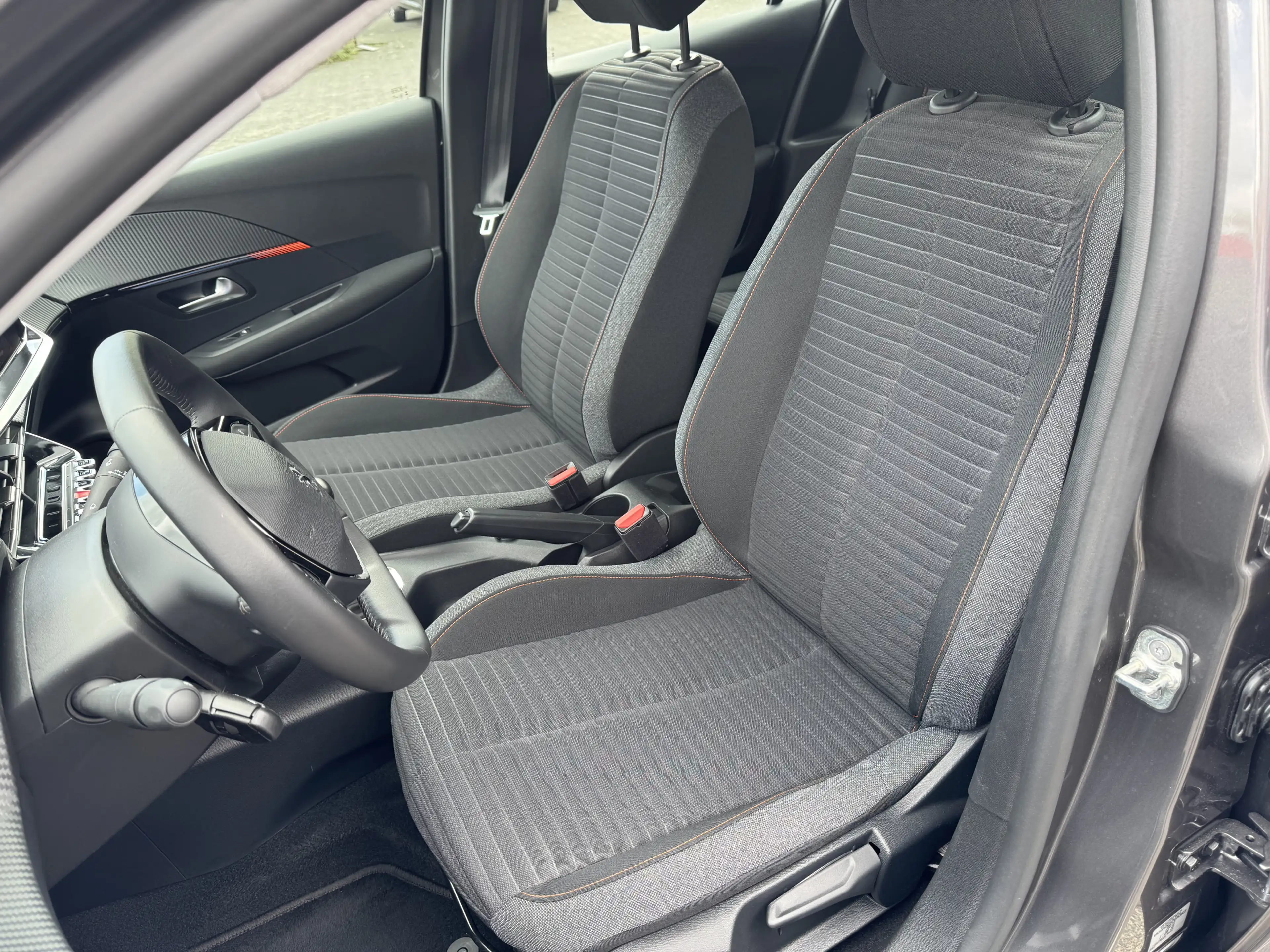 Peugeot 208 Active Pack 100PS | CarPlay | PDC-hinten | Klimaanlage — photo 14