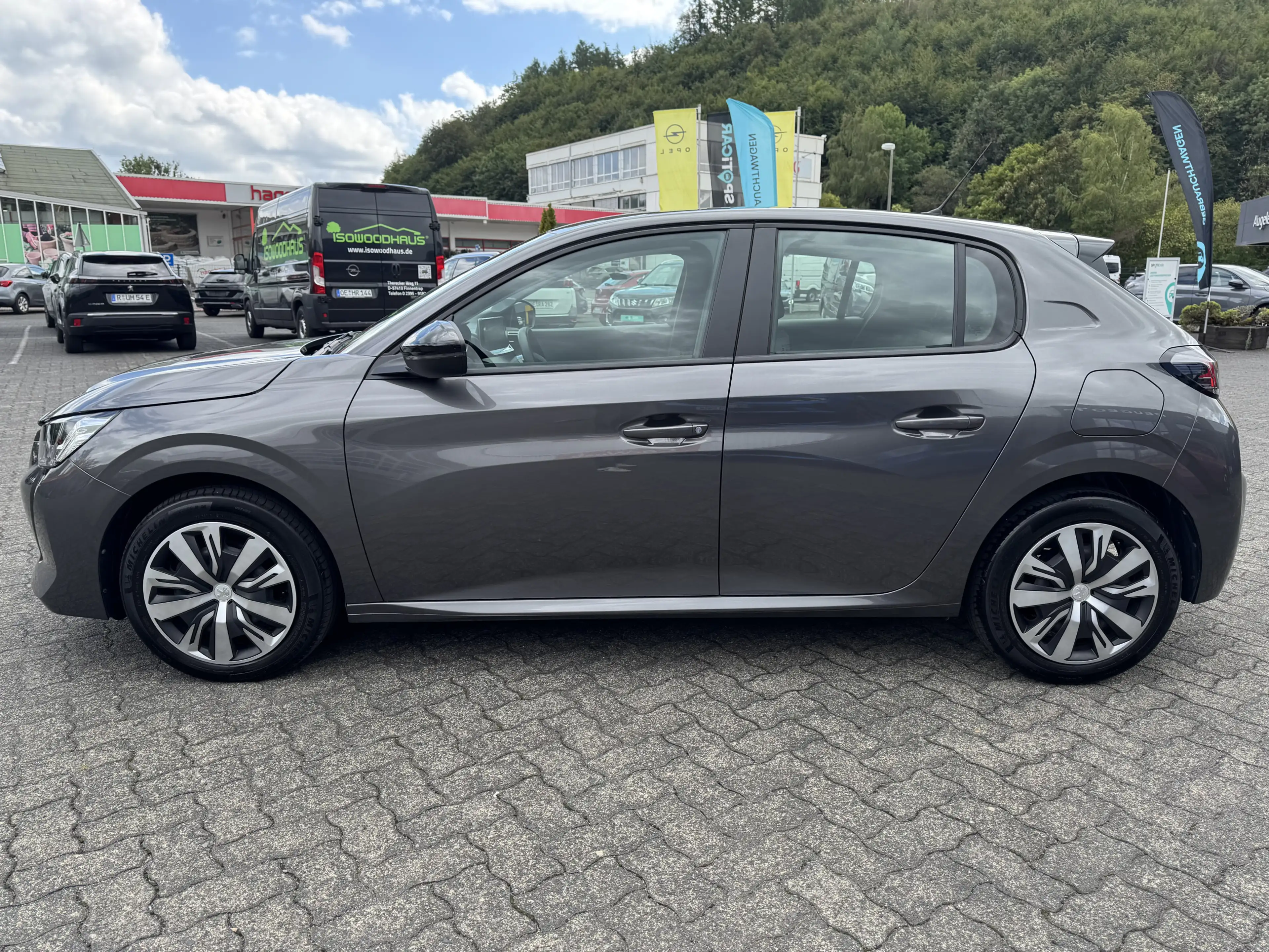Peugeot 208 Active Pack 100PS | CarPlay | PDC-hinten | Klimaanlage — photo 9