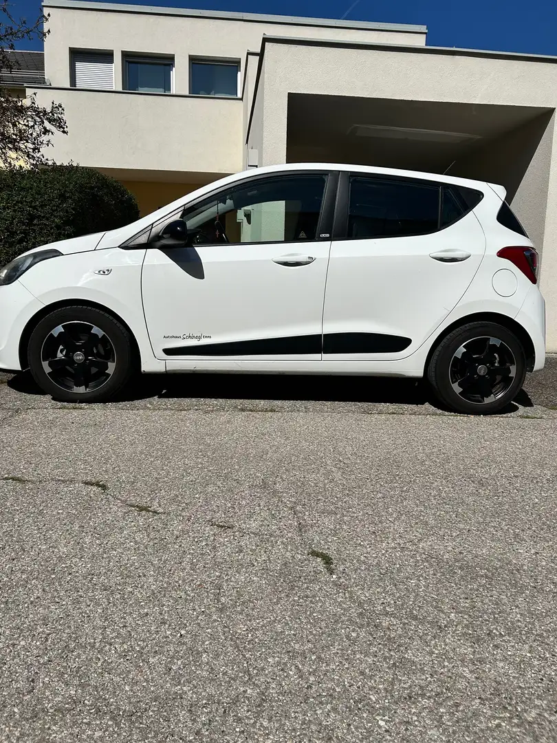 Hyundai i10 i10 1,0 Black Line Start/Stopp Black Line Weiß - 2