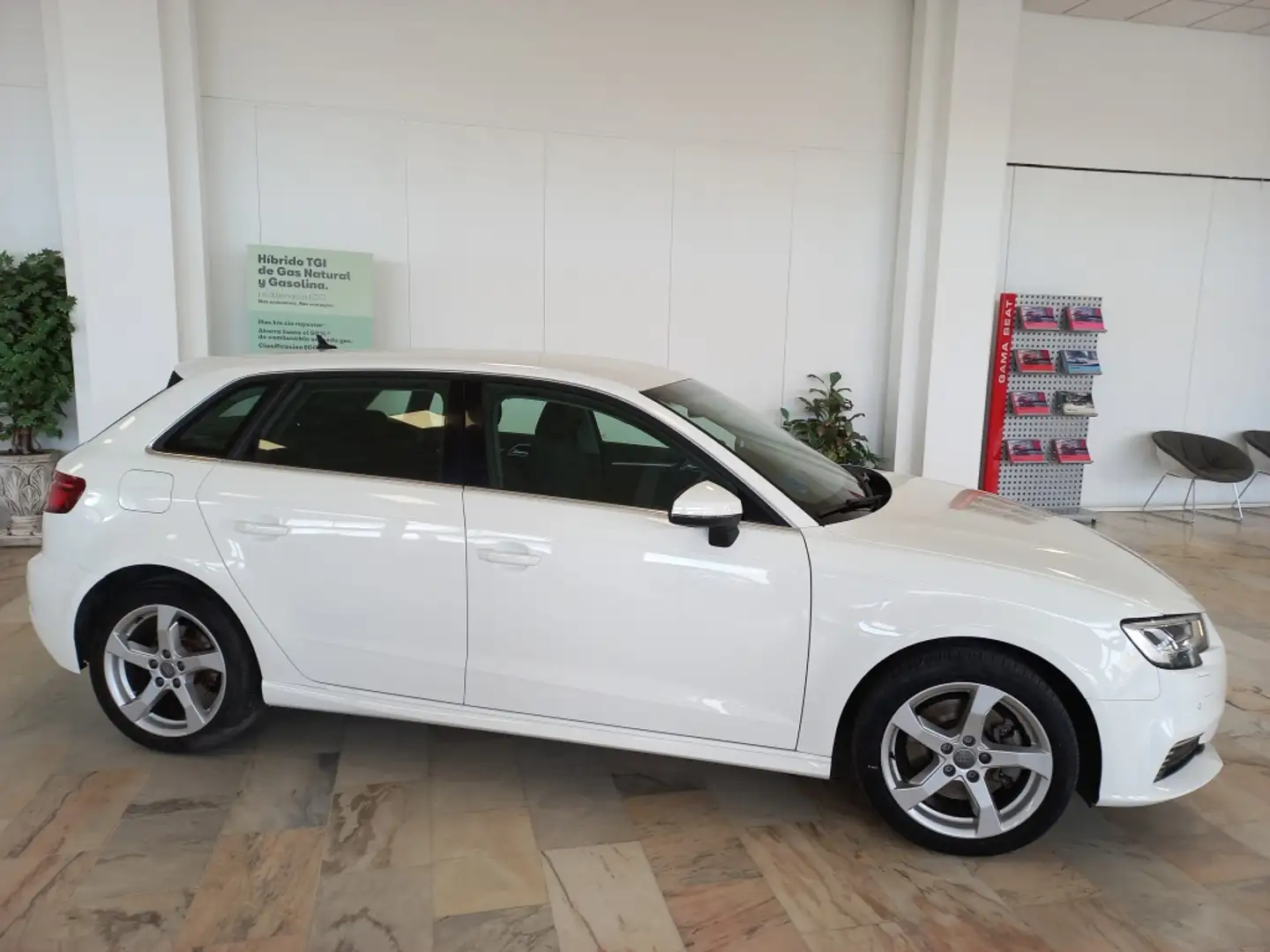 Audi A3 Sportback 40 e-tron S tronic Blanc - 2