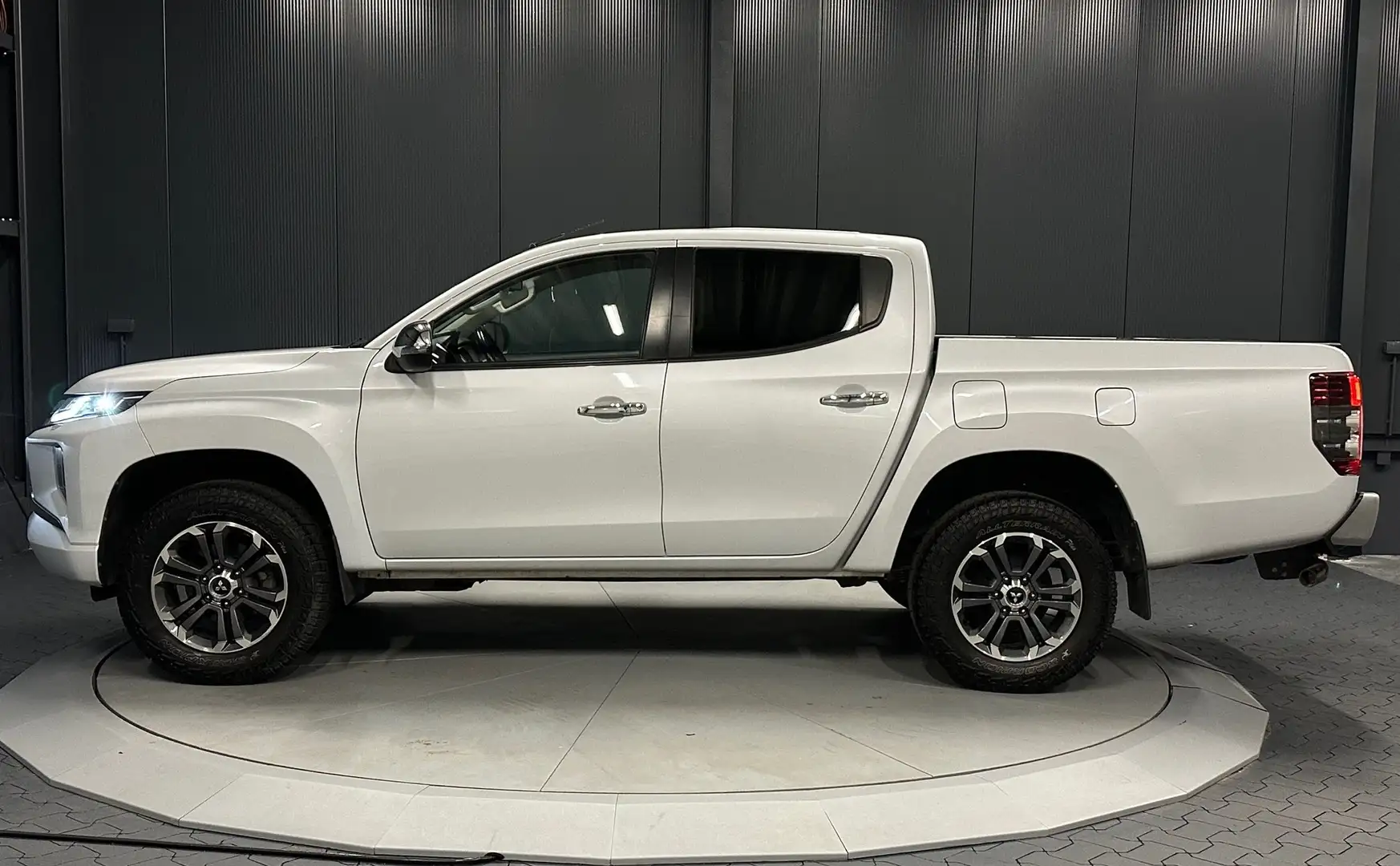 Mitsubishi L200 Doppelkabine 4WD Aut.*LEDER*AHK*ALL-Terrain*18Zoll Blanco - 2