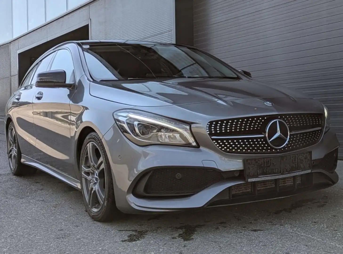 Mercedes-Benz CLA 200 Shooting Brake AMG - 1