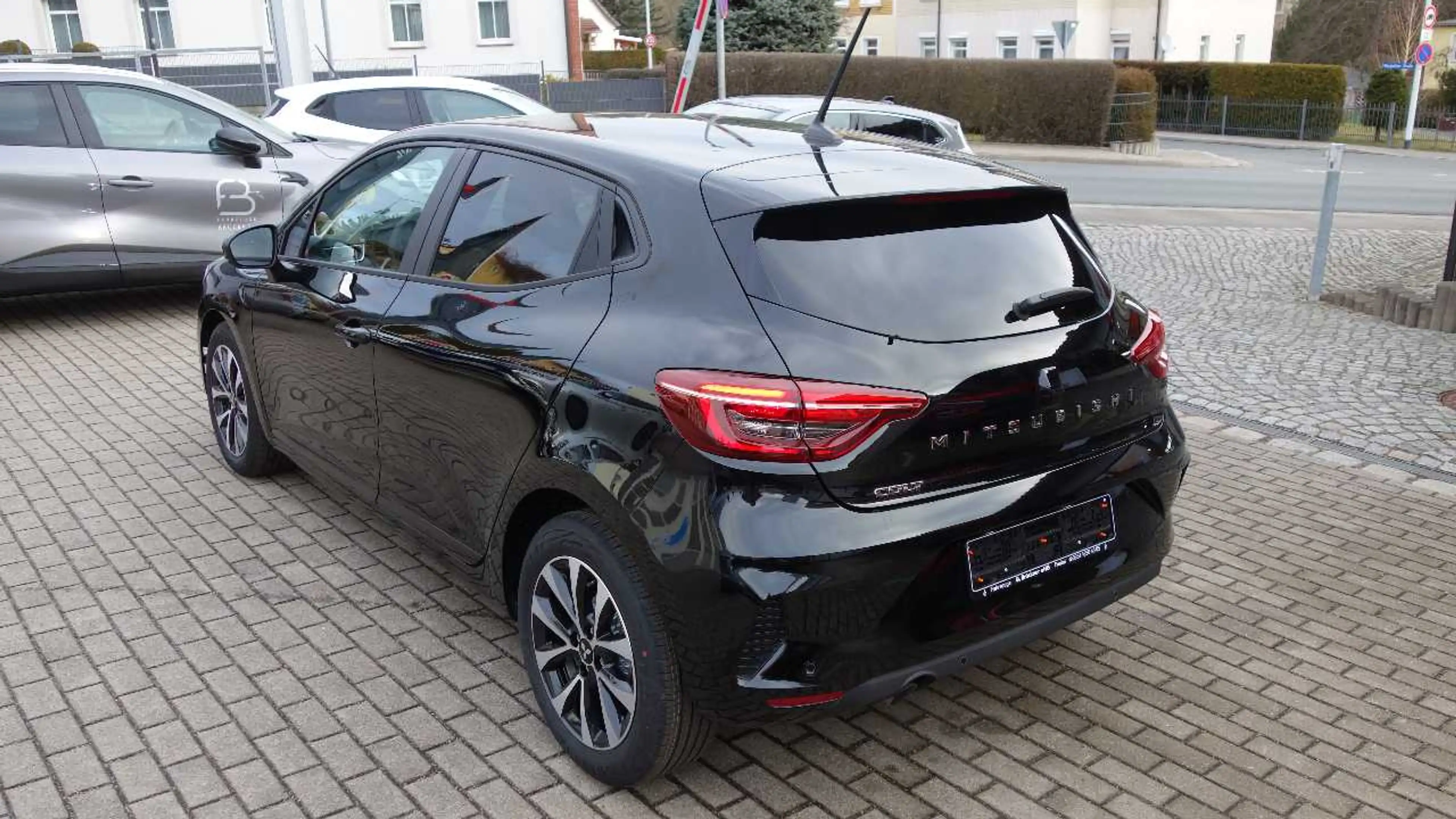 Mitsubishi Colt PLUS 1.6 Hybrid — photo 4