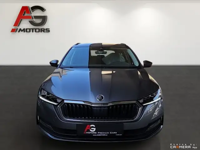 Skoda Octavia view 2