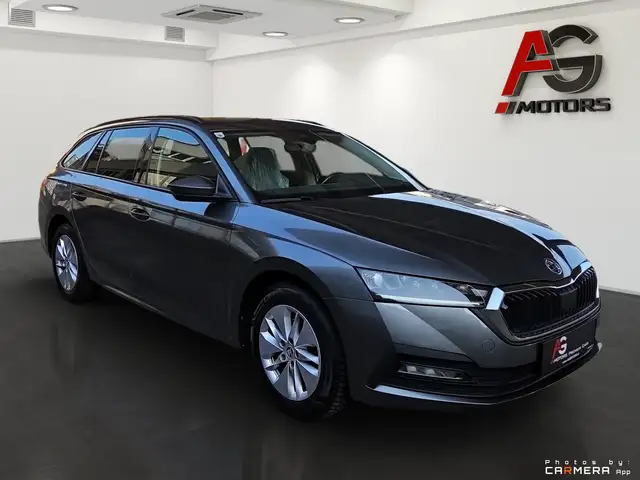Skoda Octavia view 3