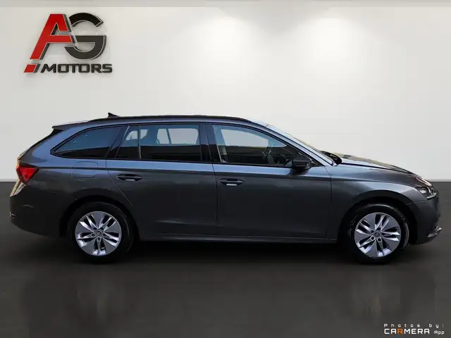 Skoda Octavia view 4