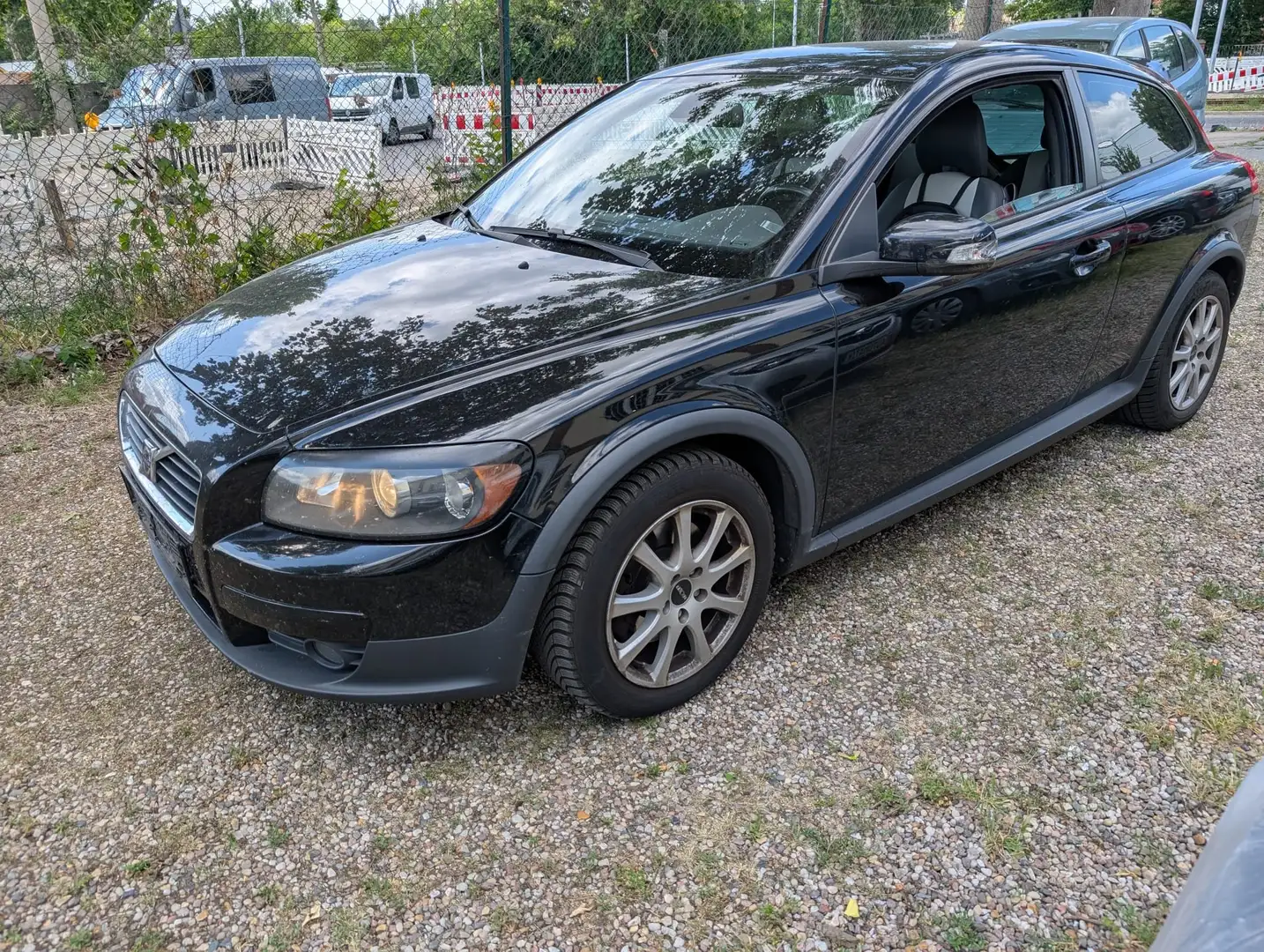 Volvo C30 D5 Aut. 3 Hand, Alu, Navi, AHK, keine TÜV,NR Schwarz - 2