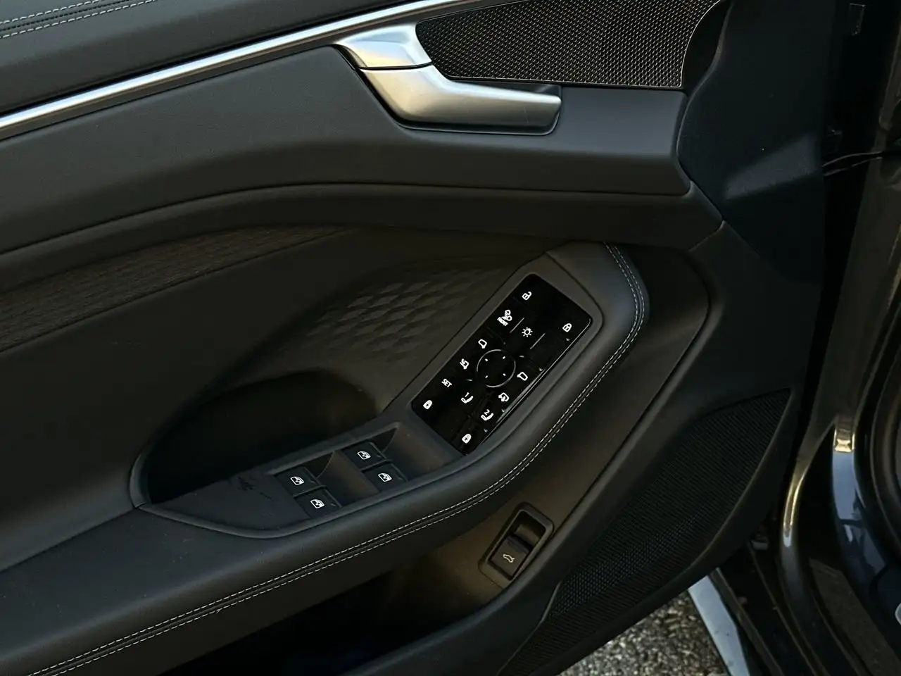 Audi A6 снимка Audi A6