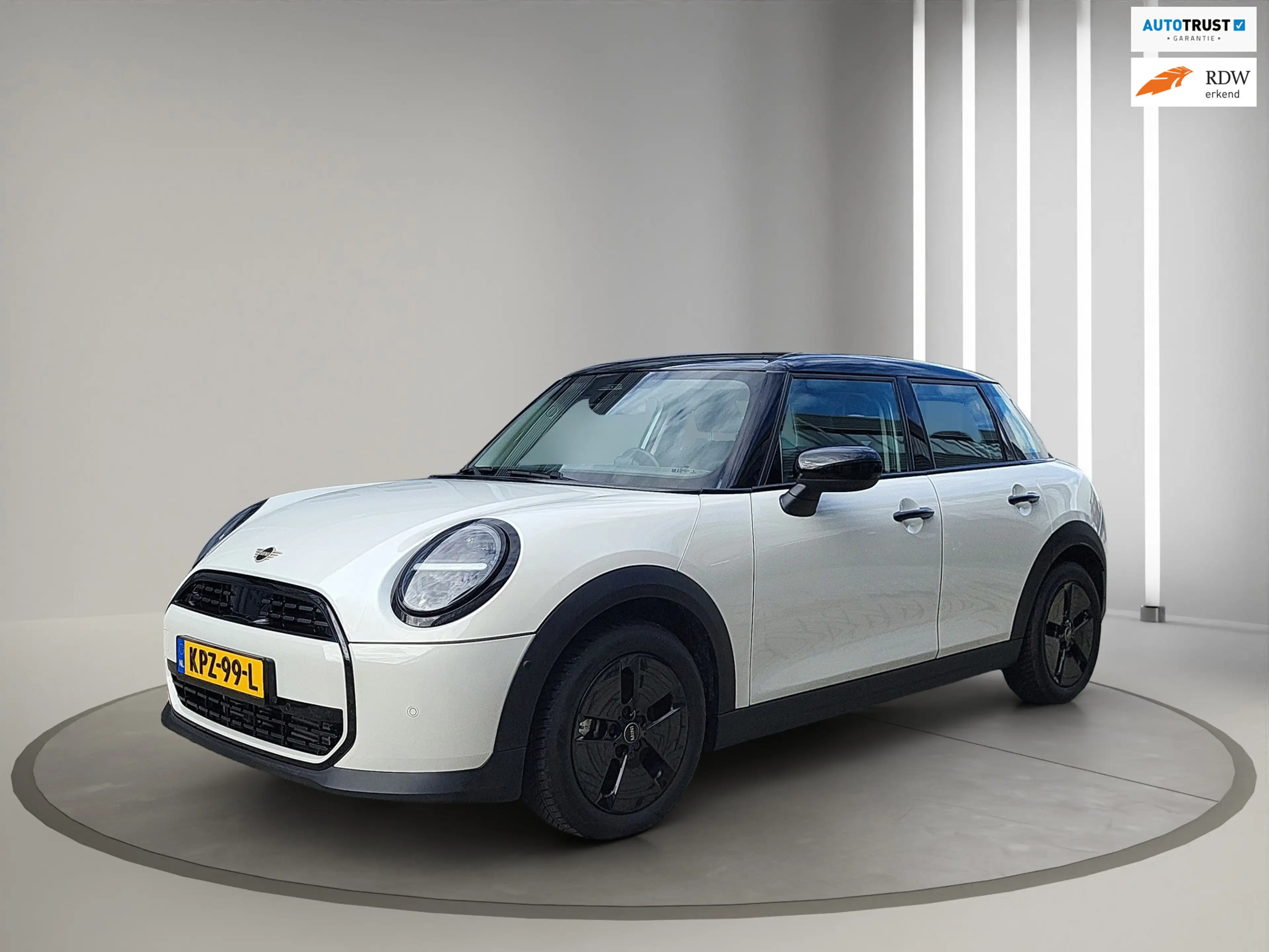 MINI Cooper C 5-Deurs 1.5 Blackyard |automaat | 2 tone | camera