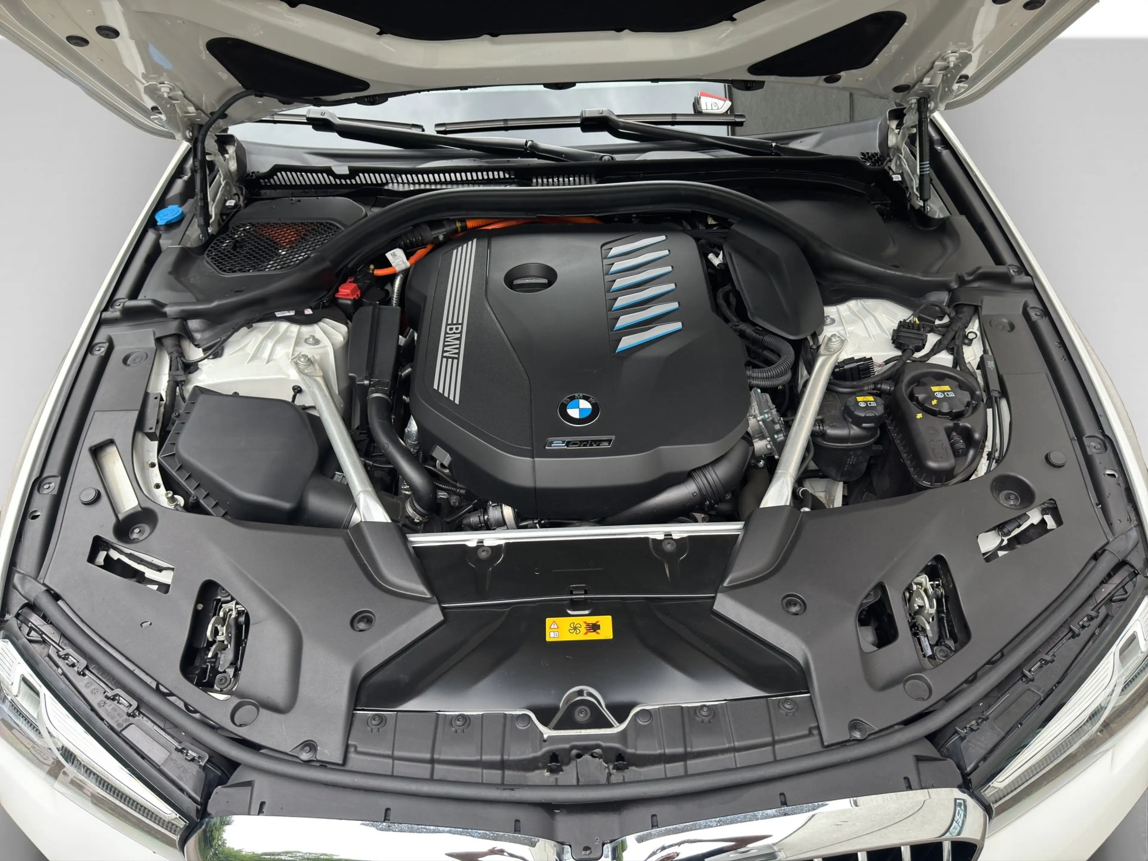 BMW 545 e xDrive Limousine Luxury Line — photo 13