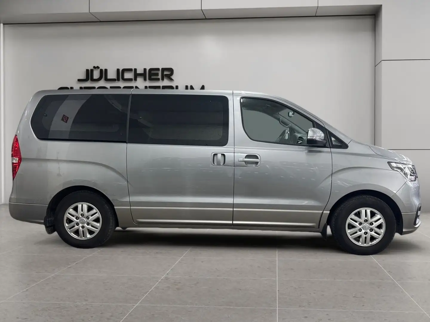 Hyundai H-1 2.5 CRDi Travel Trend 8-Sitze Automatik Gris - 2