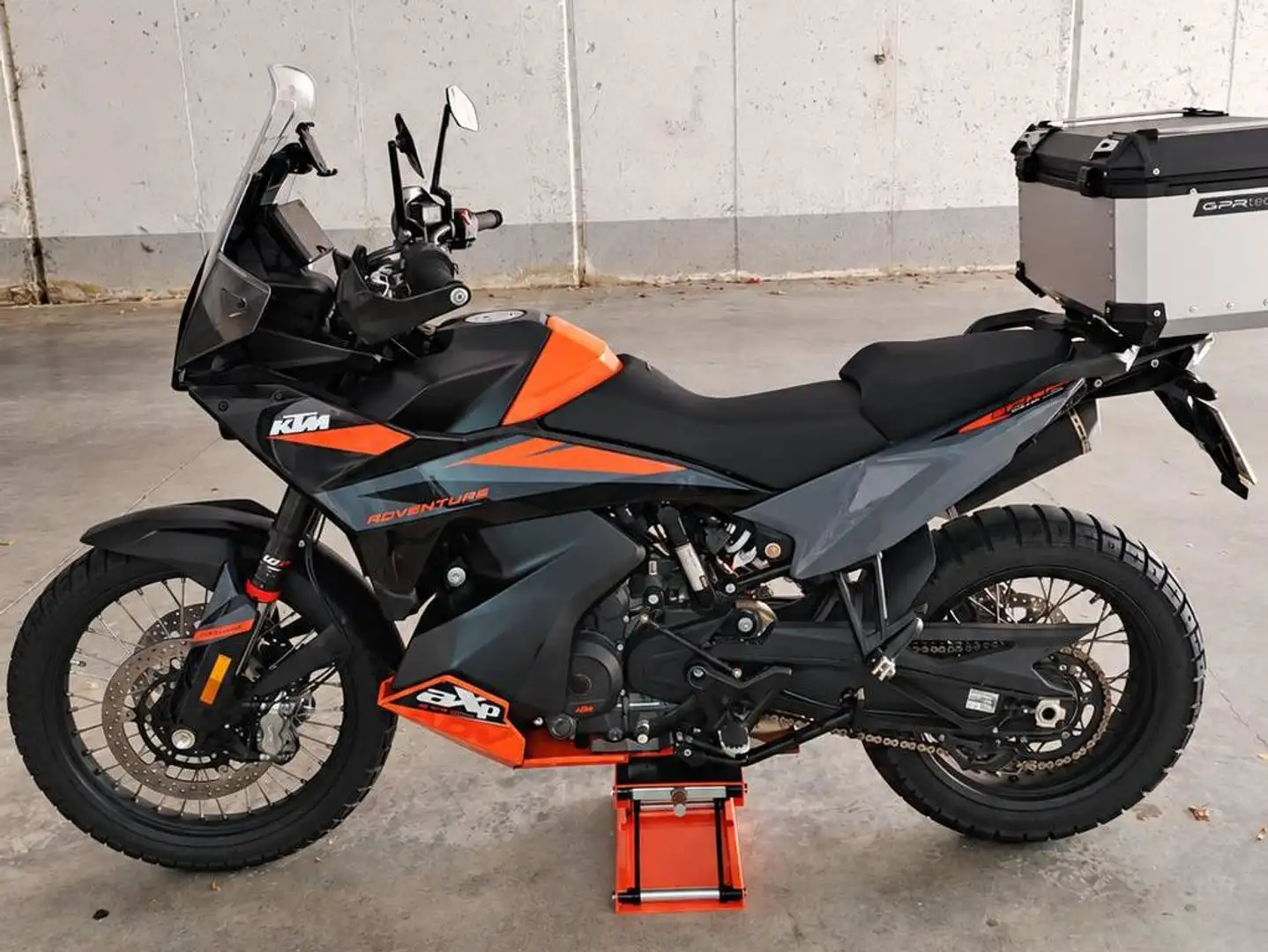 KTM 890 Adventure Negro - 1