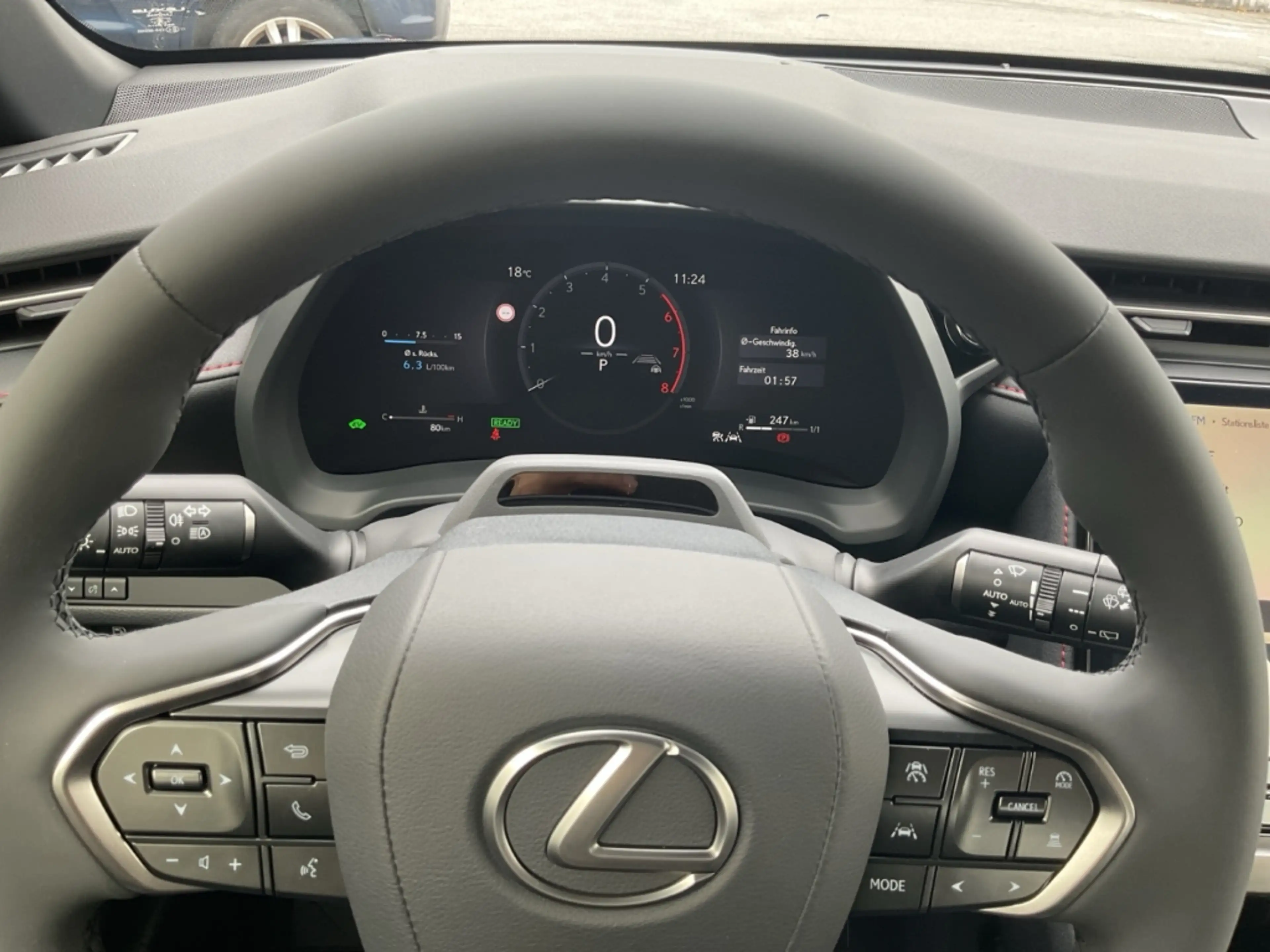 Lexus LBX FWD Elegant Black Edition LED Kamera SHZ PDC — photo 13