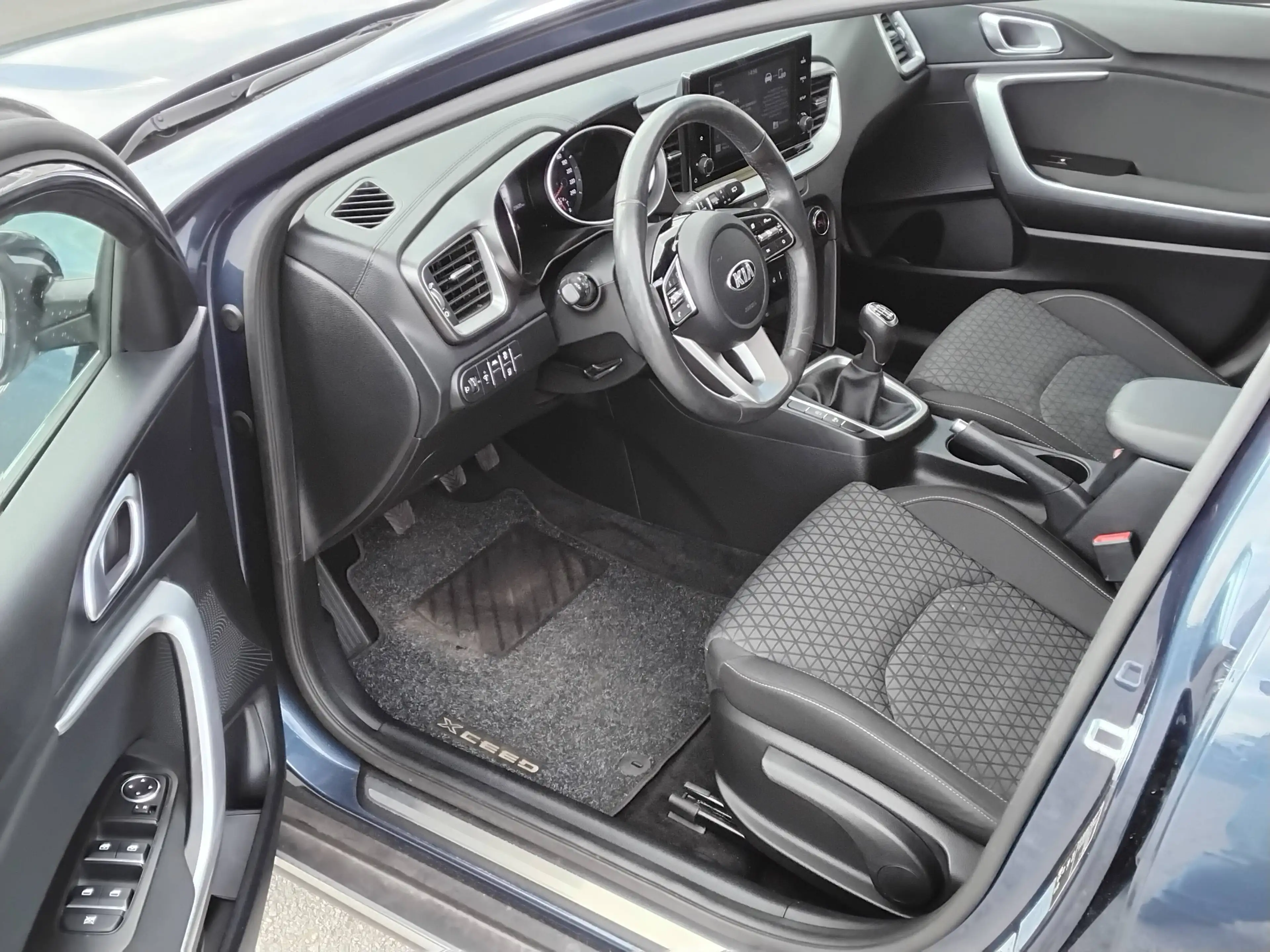 Kia XCeed Silber — photo 7