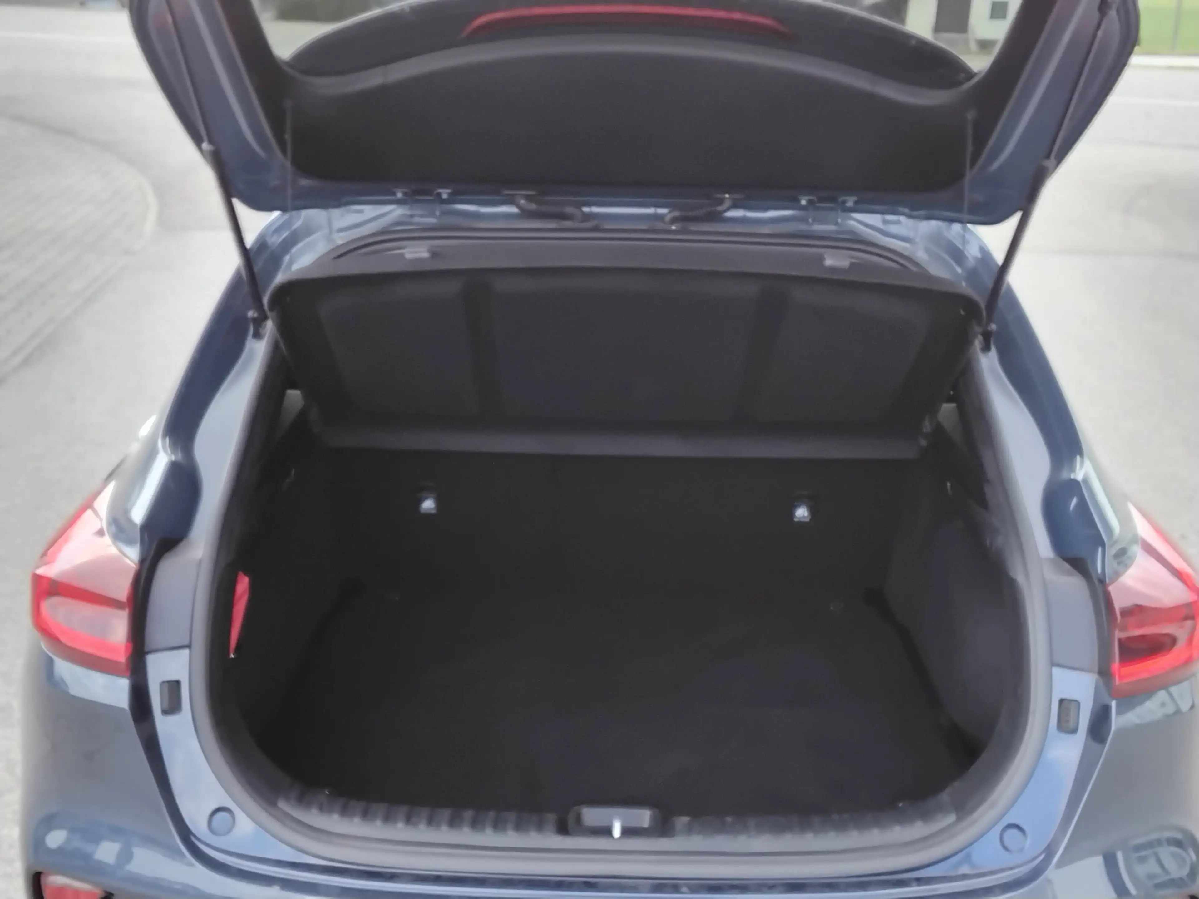Kia XCeed Silber — photo 8