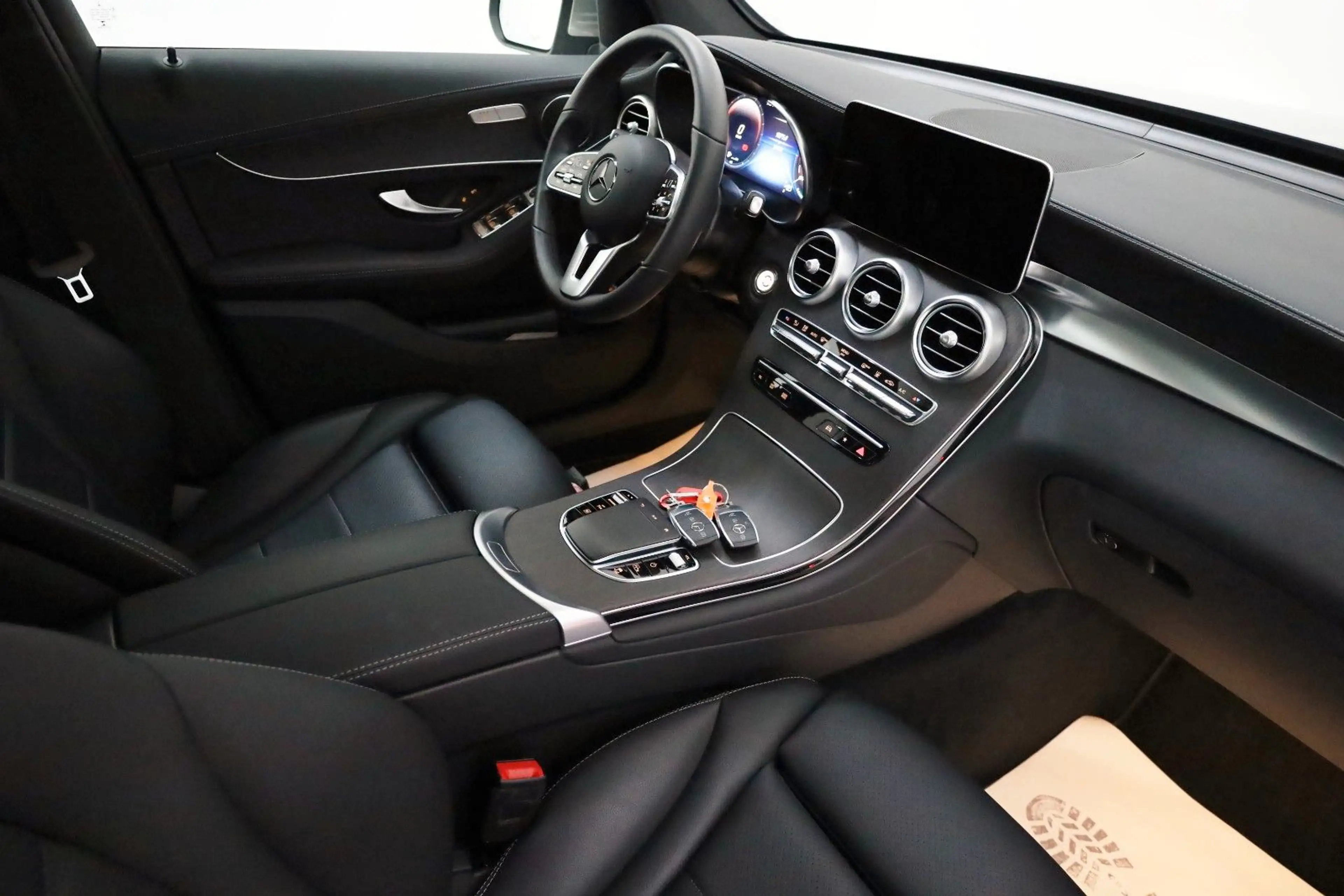 Mercedes-Benz GLC 300 de 4M Coupe,Leder,Navi,360Kamera,ACC,SD — photo 4