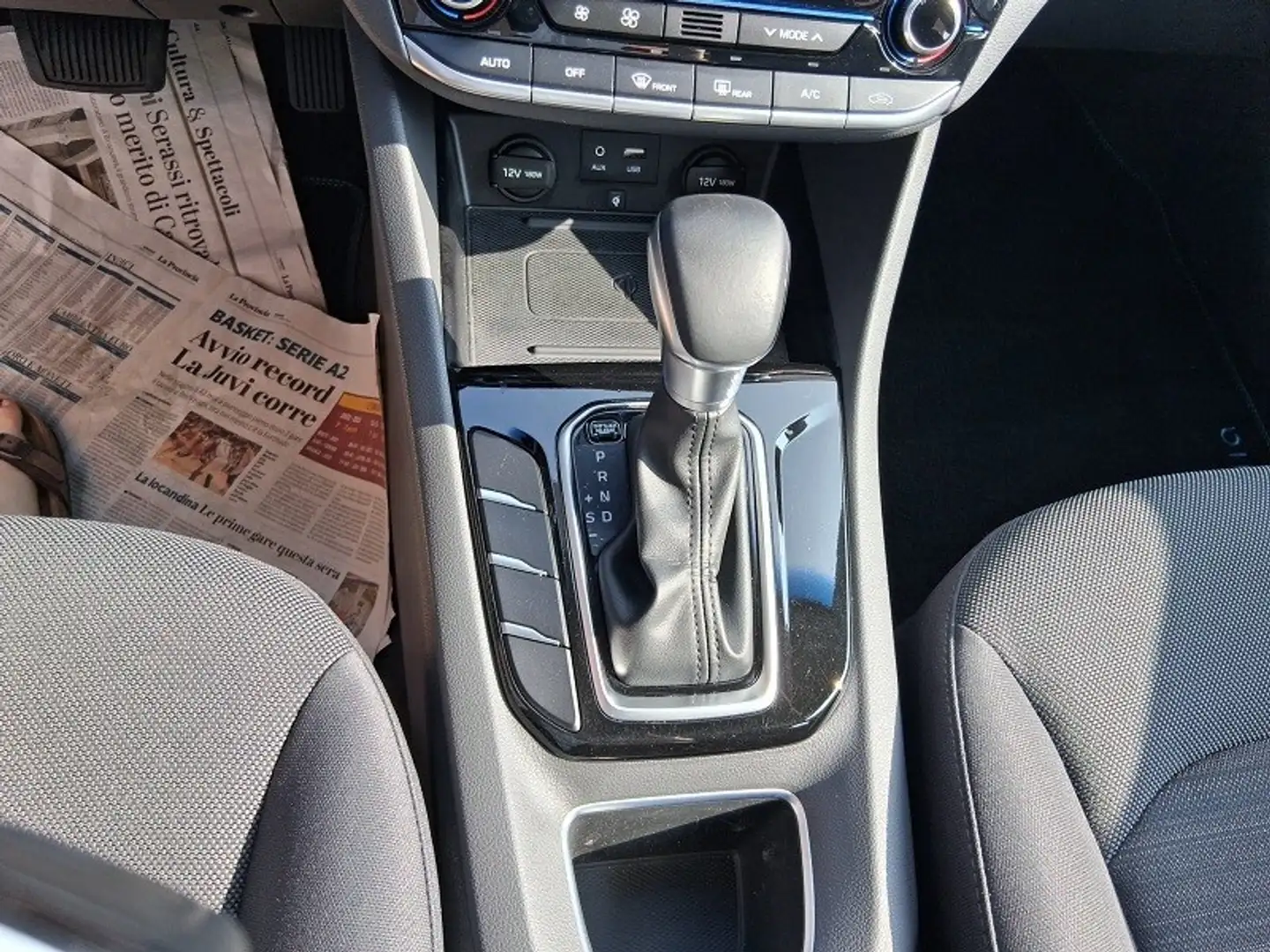 Hyundai IONIQ 1.6 Hybrid DCT Comfort Gris - 2