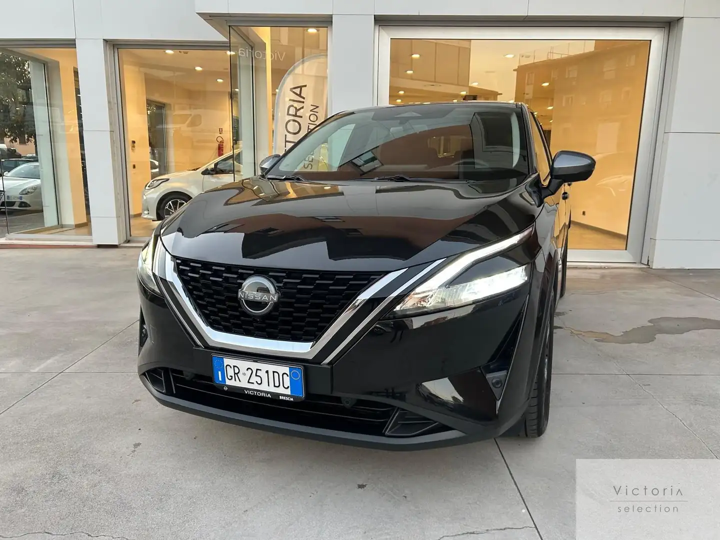 Nissan Qashqai 1.3 MHEV 140 CV C.MANUALE N-CONNECTA NAVI RETROCA Zwart - 2