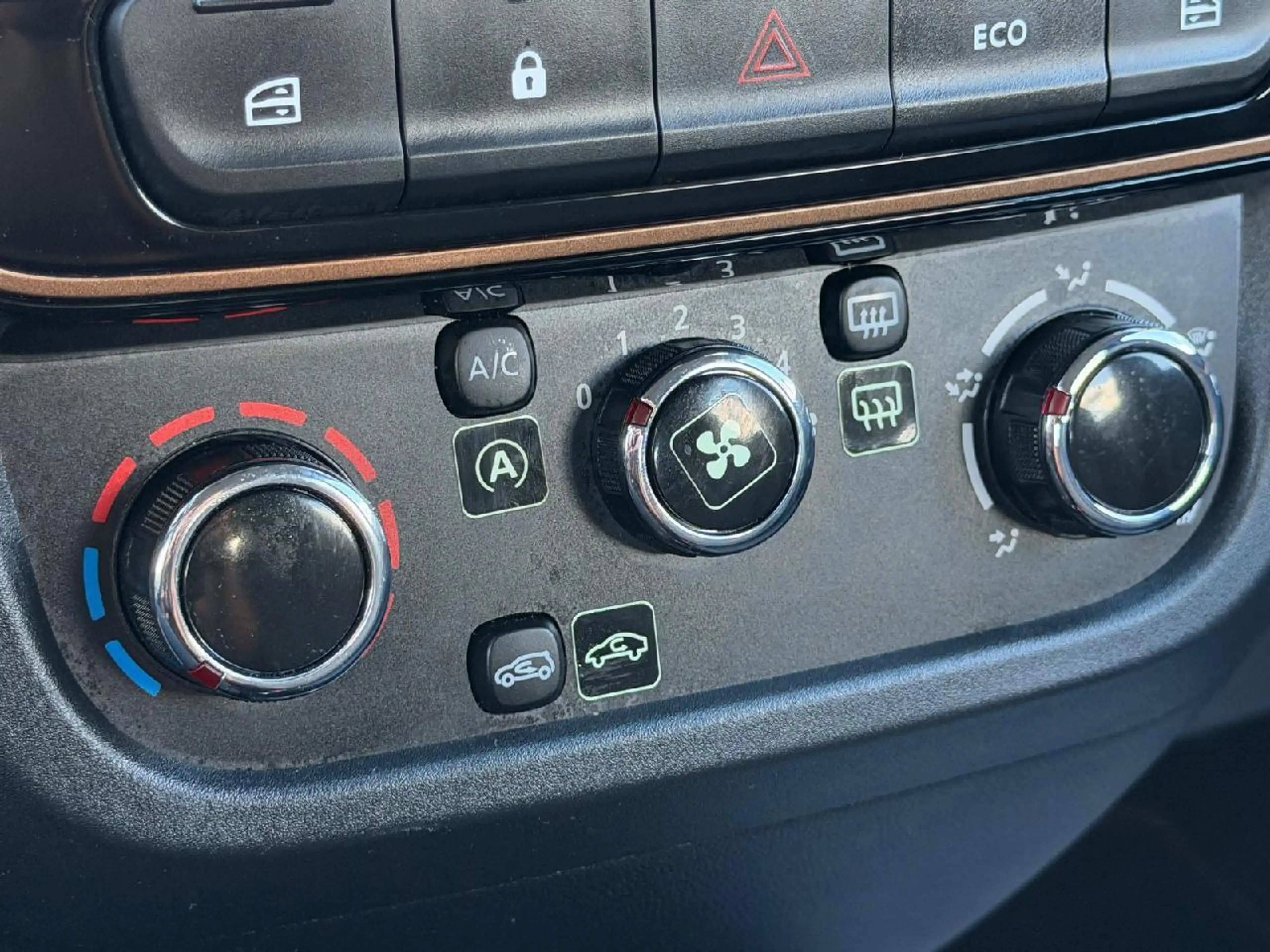 Dacia Spring Expression electric 65 — photo 10
