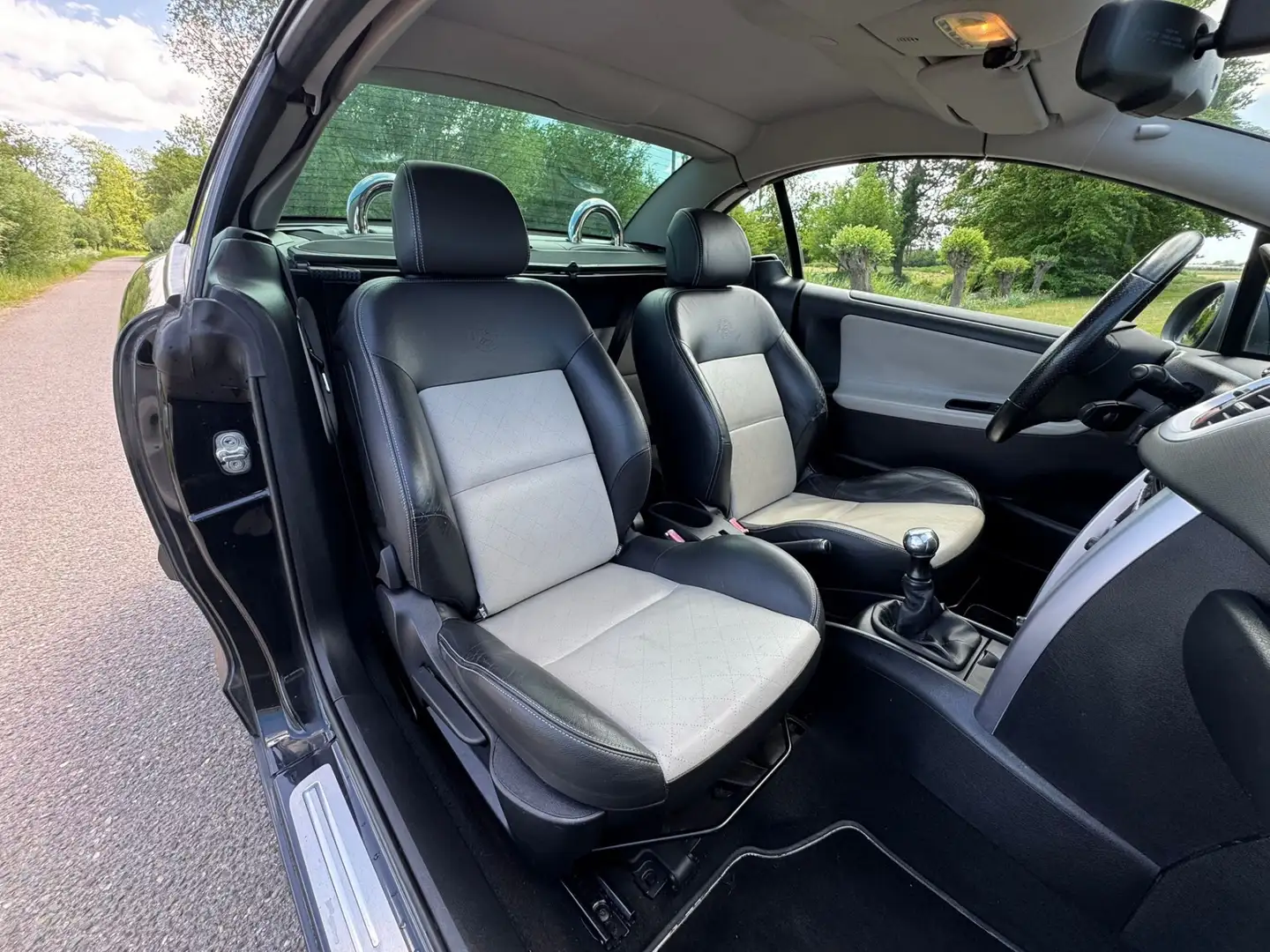 Peugeot 207 CC 1.6-16V T Roland Garros / Cabriolet / Airco / C Negro - 2