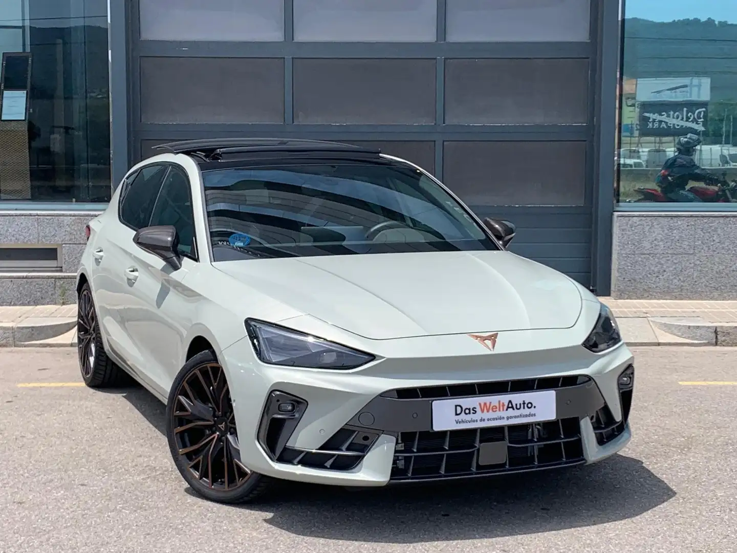 CUPRA Leon VZ 1.5 TSI e-Hybrid 200kW DSG Beige - 2