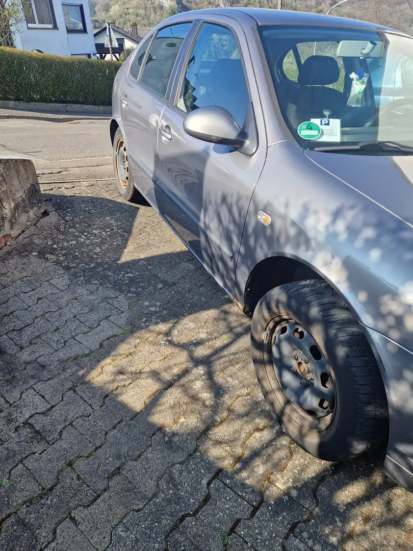 SEAT Leon Leon+1.6+16V+Torro Сірий - 2