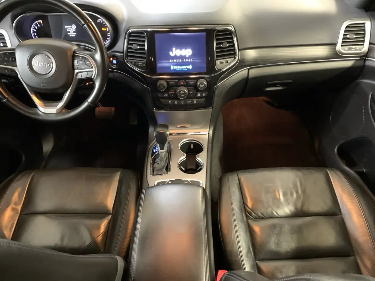 Jeep Grand Cherokee снимка Jeep Grand Cherokee