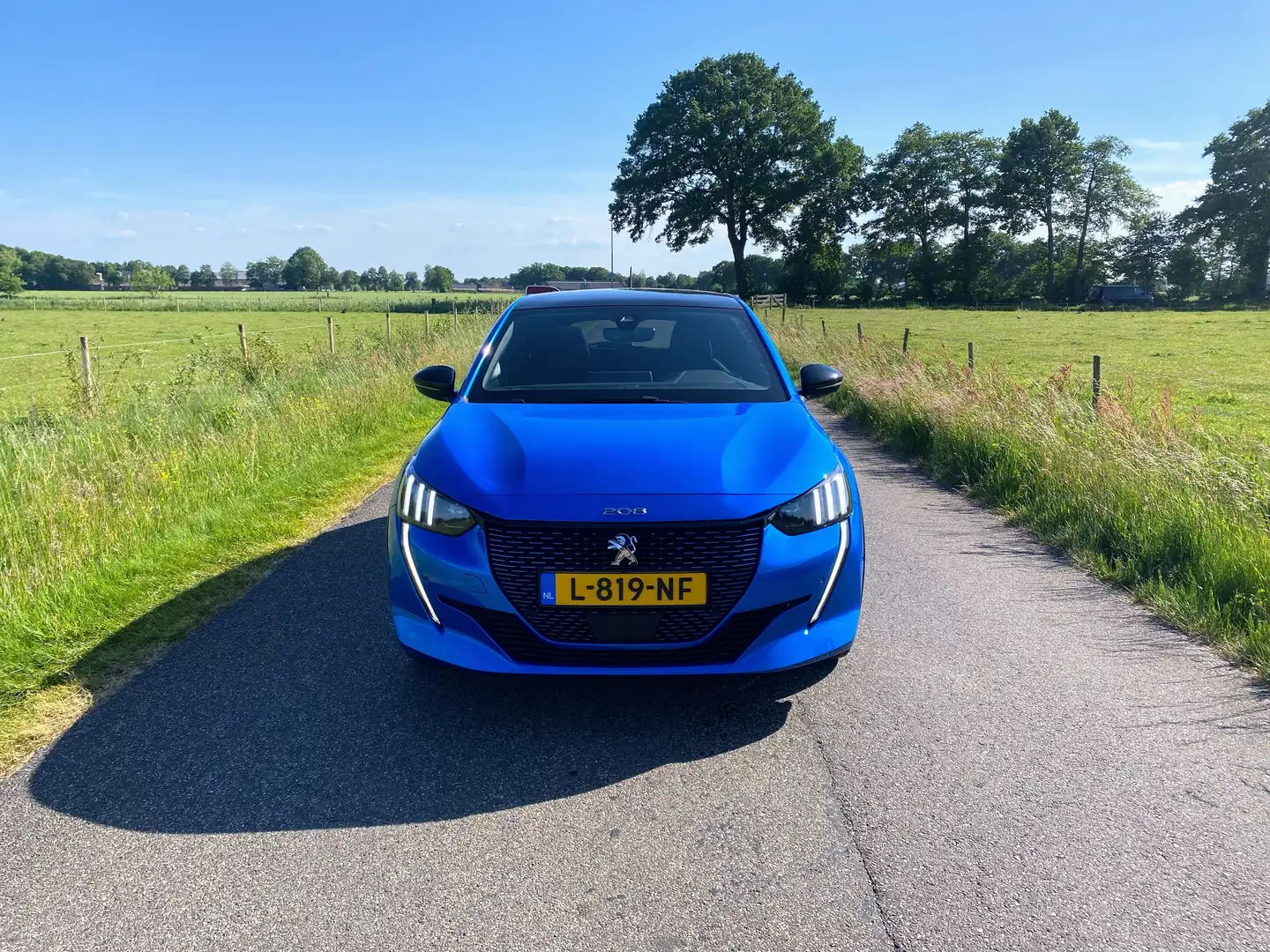 Peugeot e-208 50KWh GT Pack TREKHAAK, 3-FASE Boordlader - 2