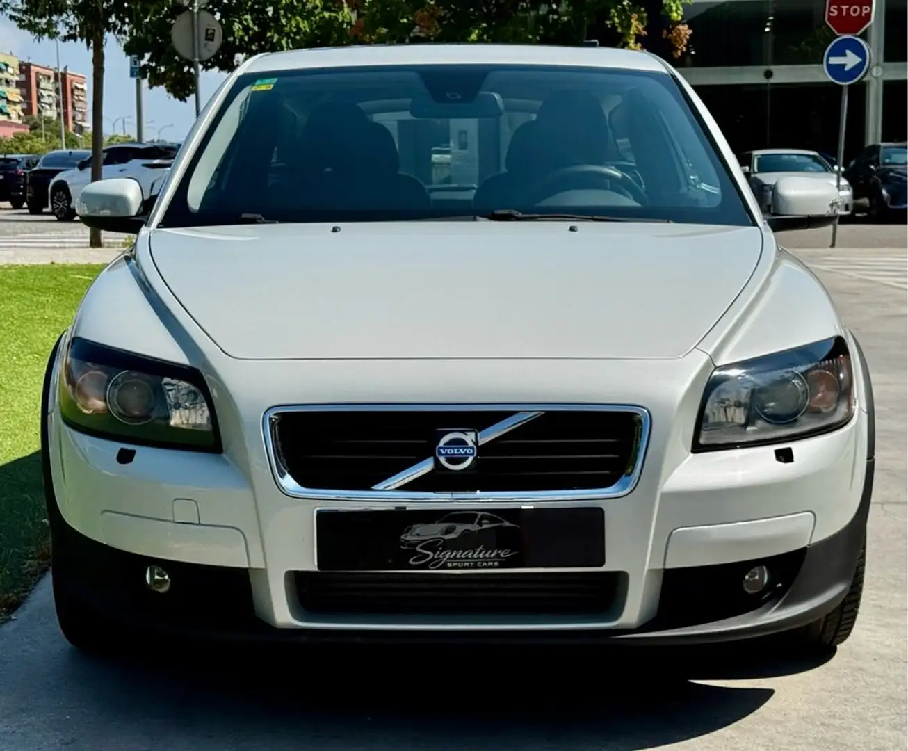 Volvo C30 2.0D Momentum Gris - 1
