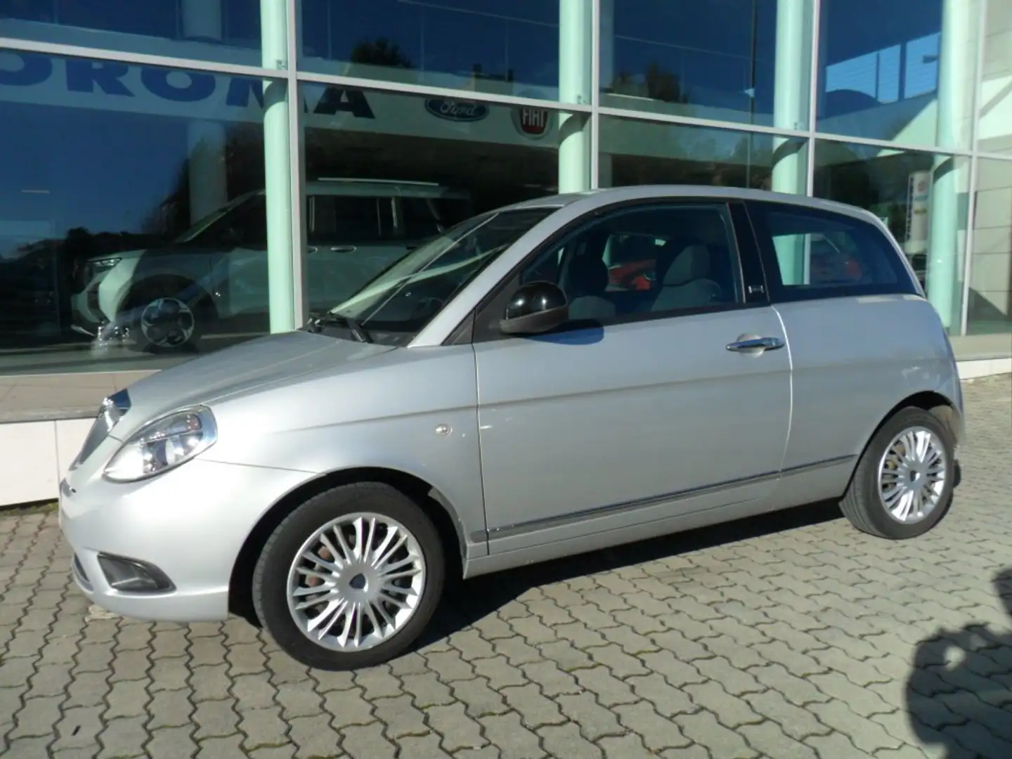 Lancia Ypsilon Ypsilon 1.2 8v Diva 69cv Argento - 1