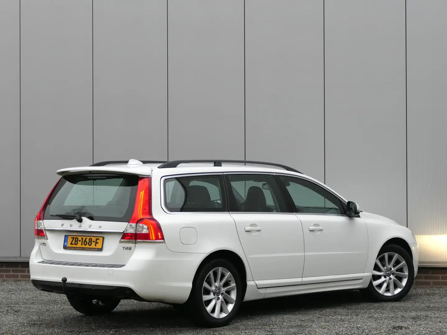 Volvo V70 2.0 T4 Dynamic Edition Navi / Standkachel / Stoel Weiß - 2