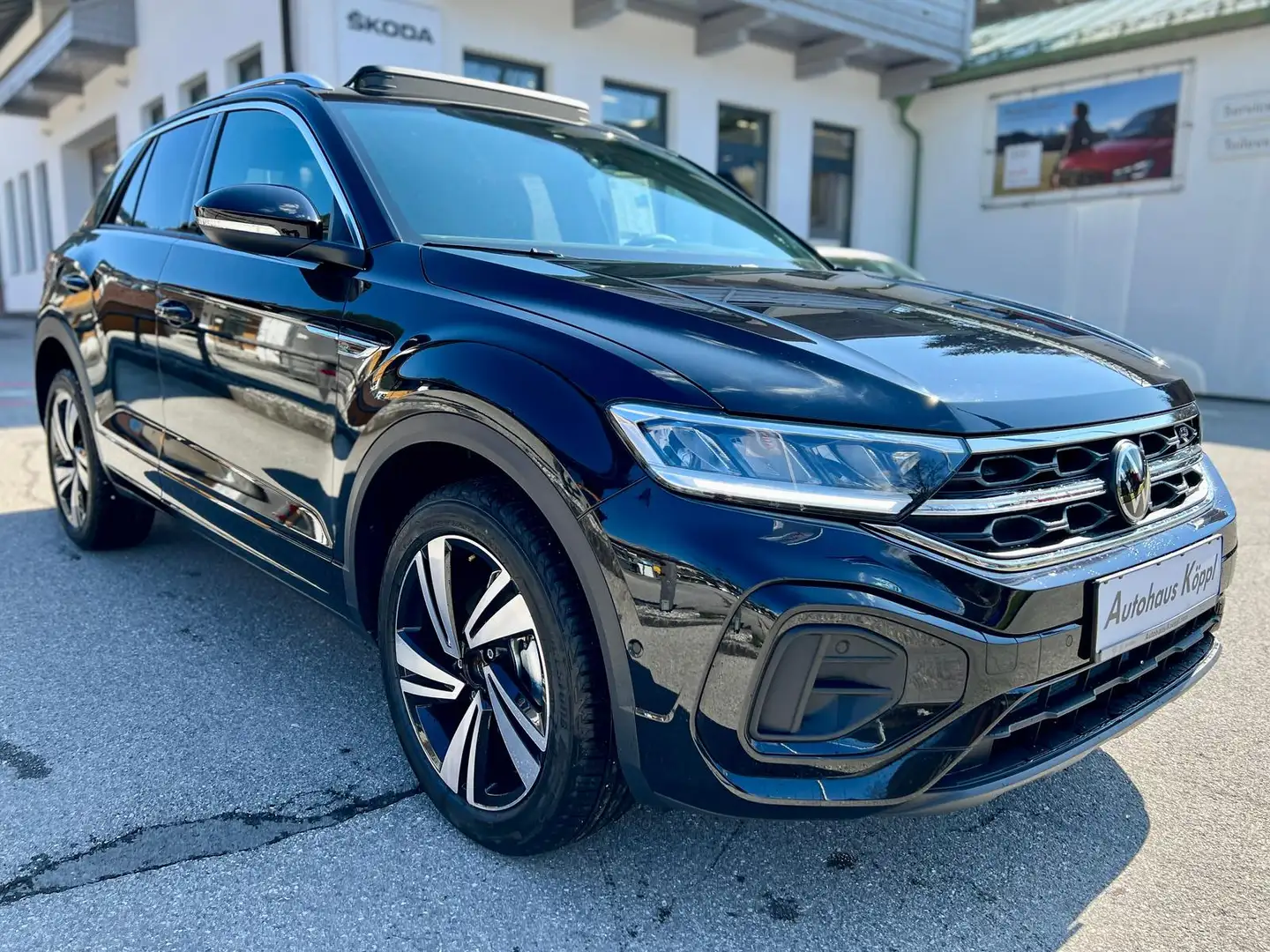 Volkswagen T-Roc 1.5 TSI DSG R-Line Pano AHK Navi 18" LED Schwarz - 2
