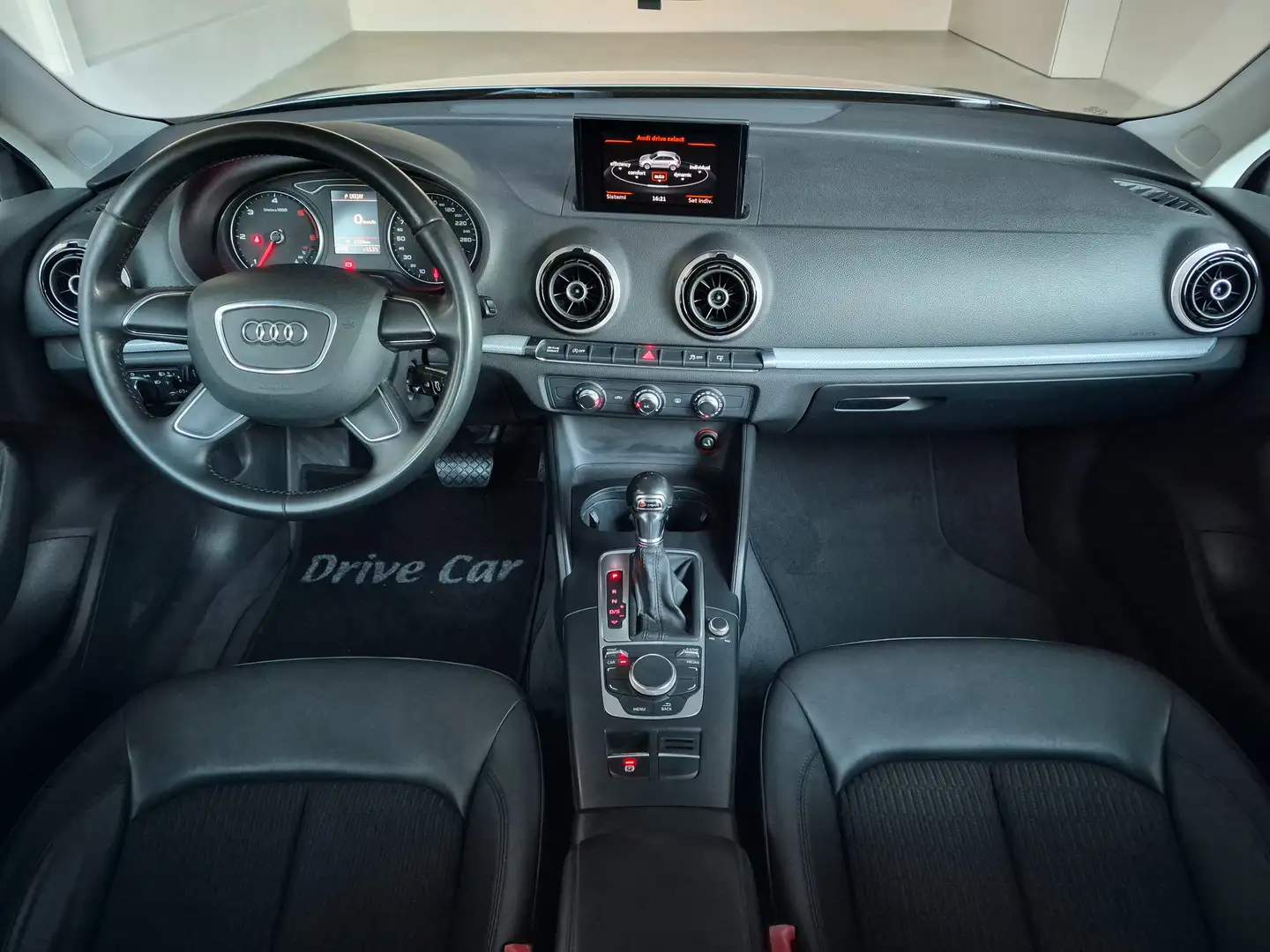 Audi A3 SPORTBACK 1.6 TDI AMBIENTE S TRONIC CRUISE C.16 Gris - 2