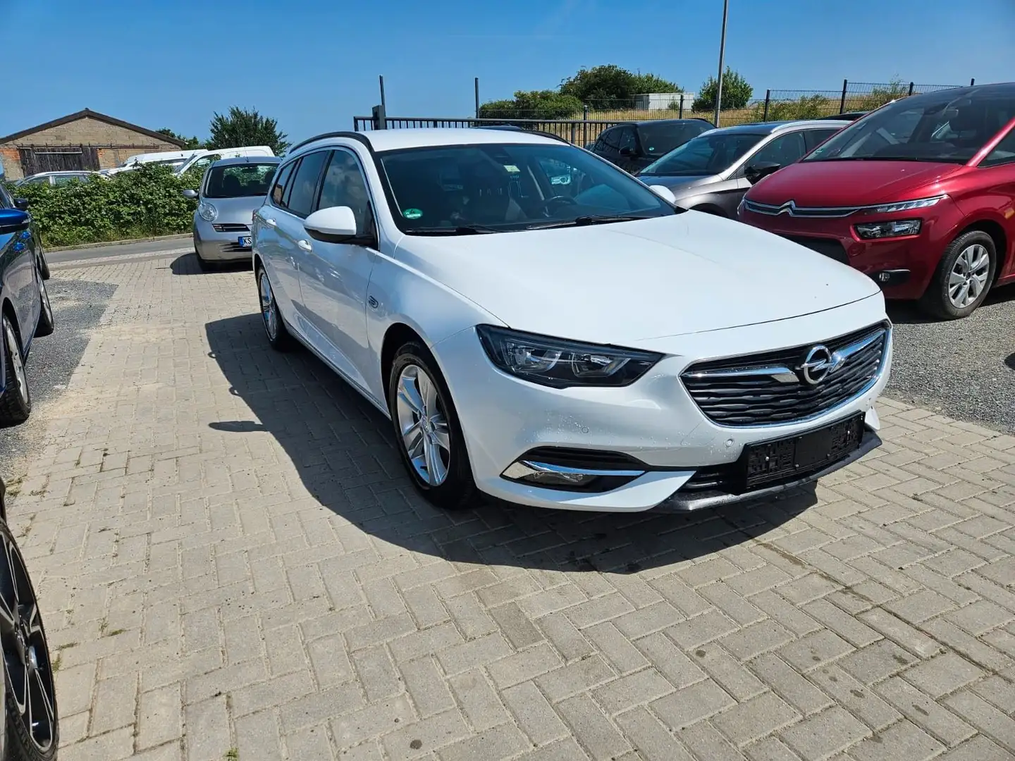 Opel Insignia B Sports Tourer Business Edition Weiß - 2