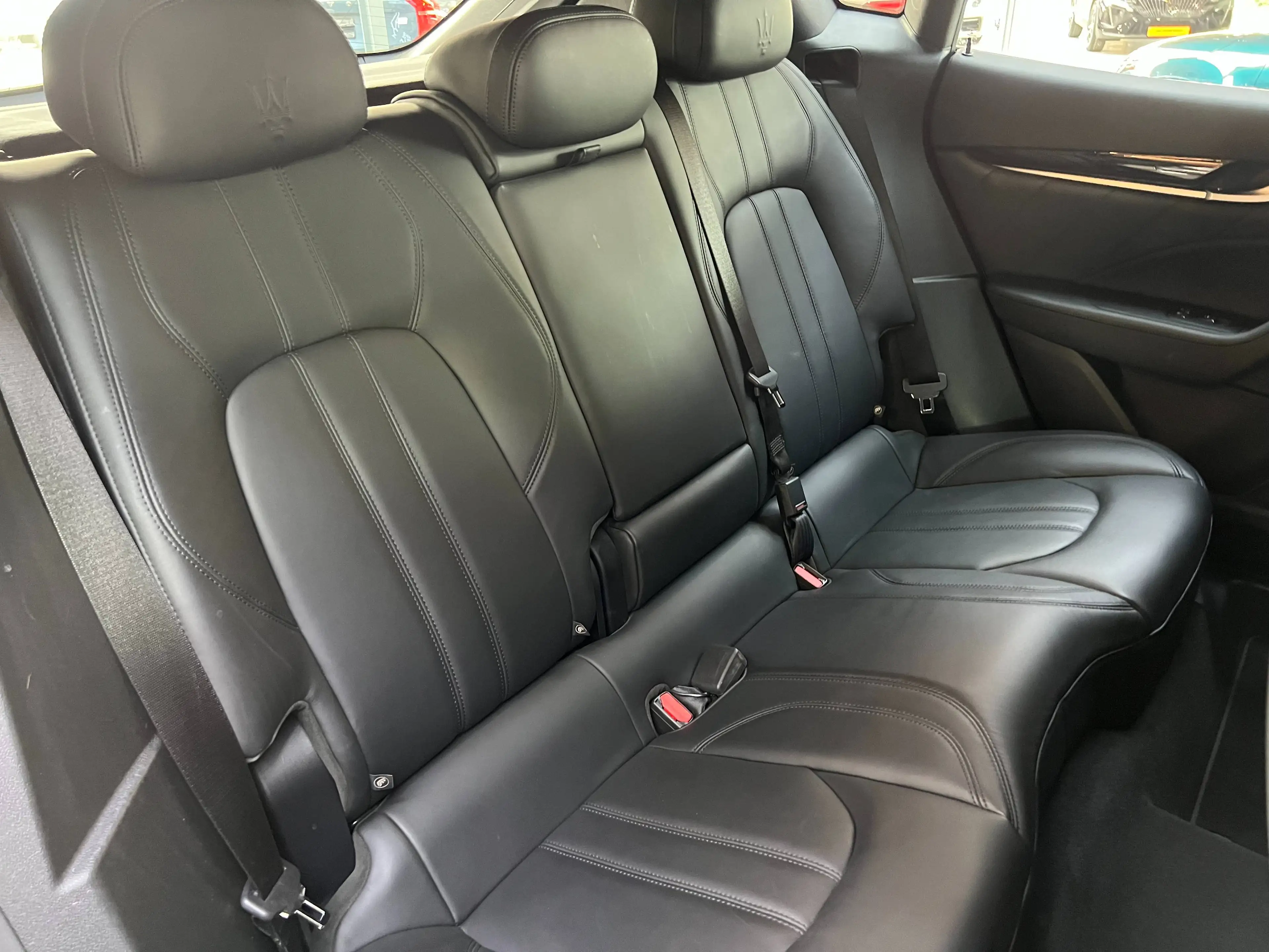Maserati Levante 2.0 GT Sport Nerissimo Package / Camera + PDC / Apple CarPlay — photo 41