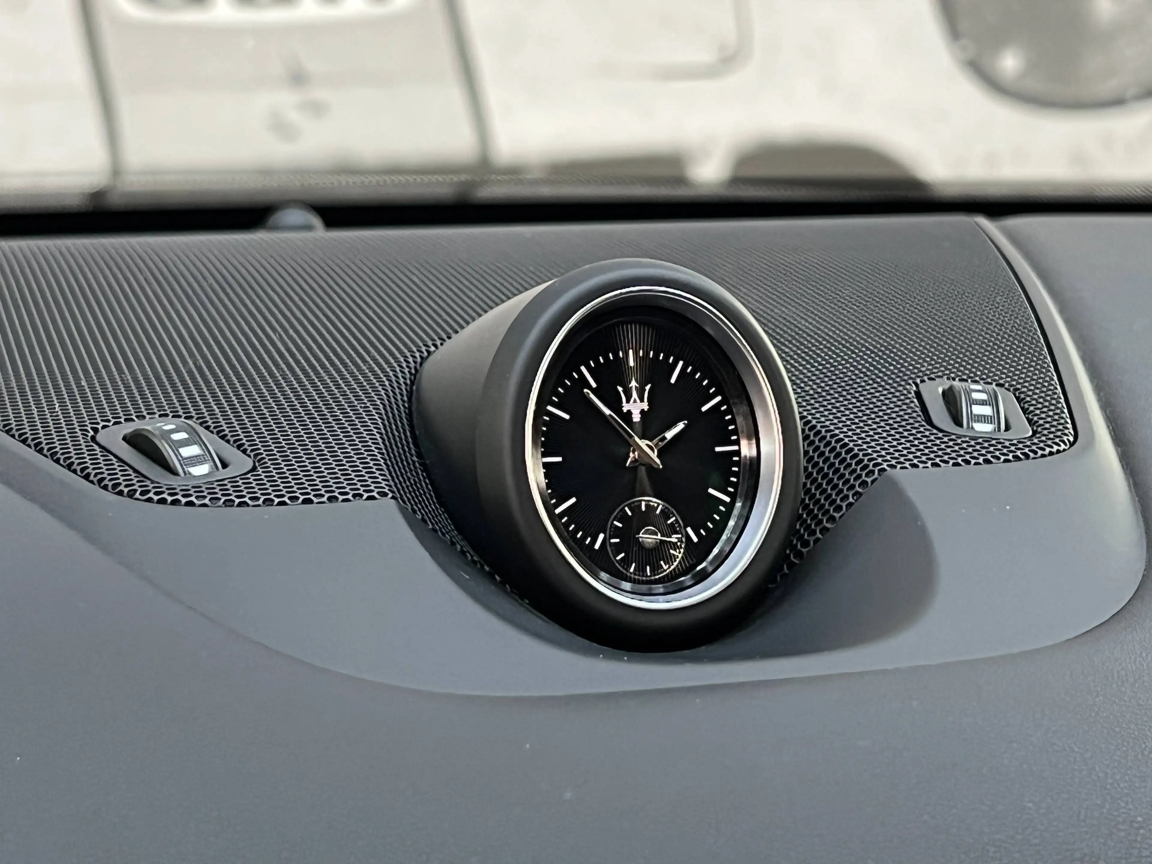 Maserati Levante 2.0 GT Sport Nerissimo Package / Camera + PDC / Apple CarPlay — photo 37