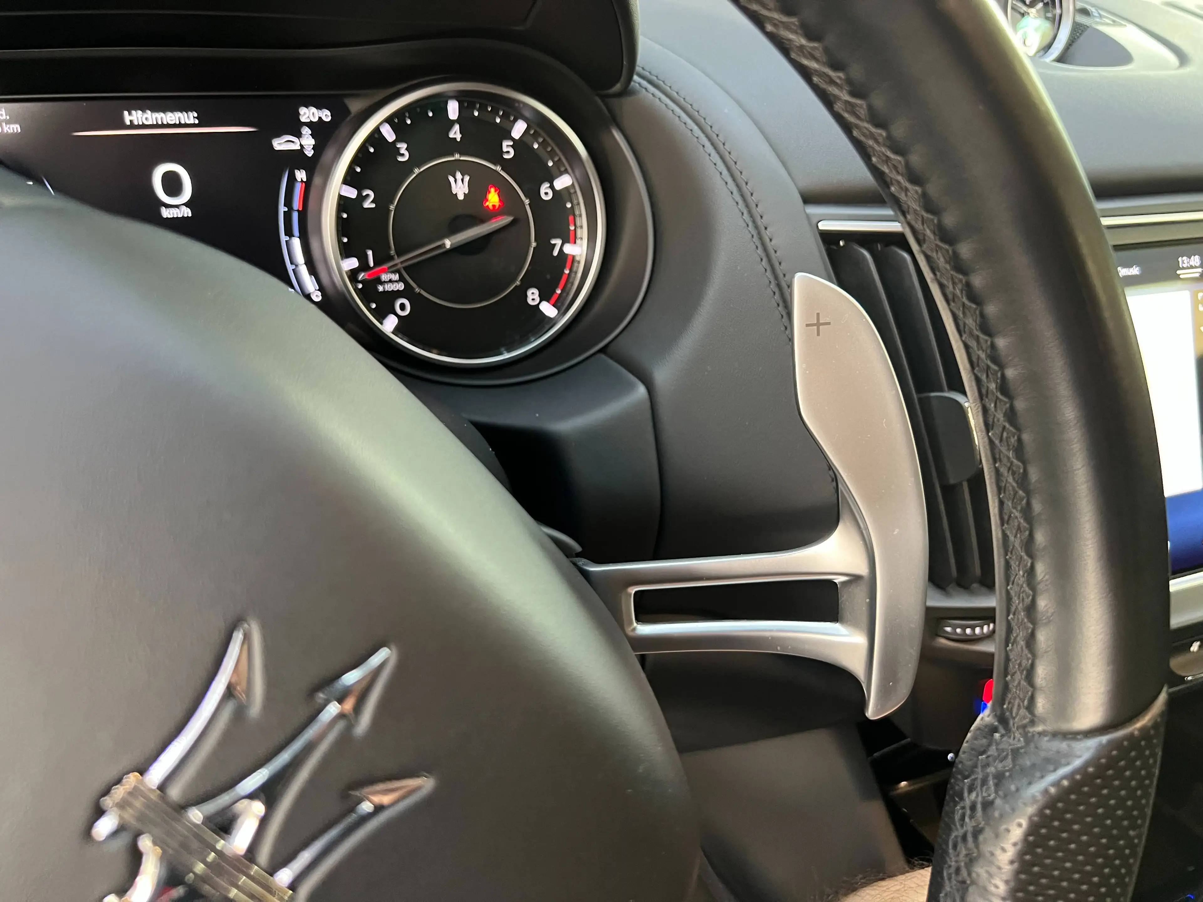 Maserati Levante 2.0 GT Sport Nerissimo Package / Camera + PDC / Apple CarPlay — photo 30