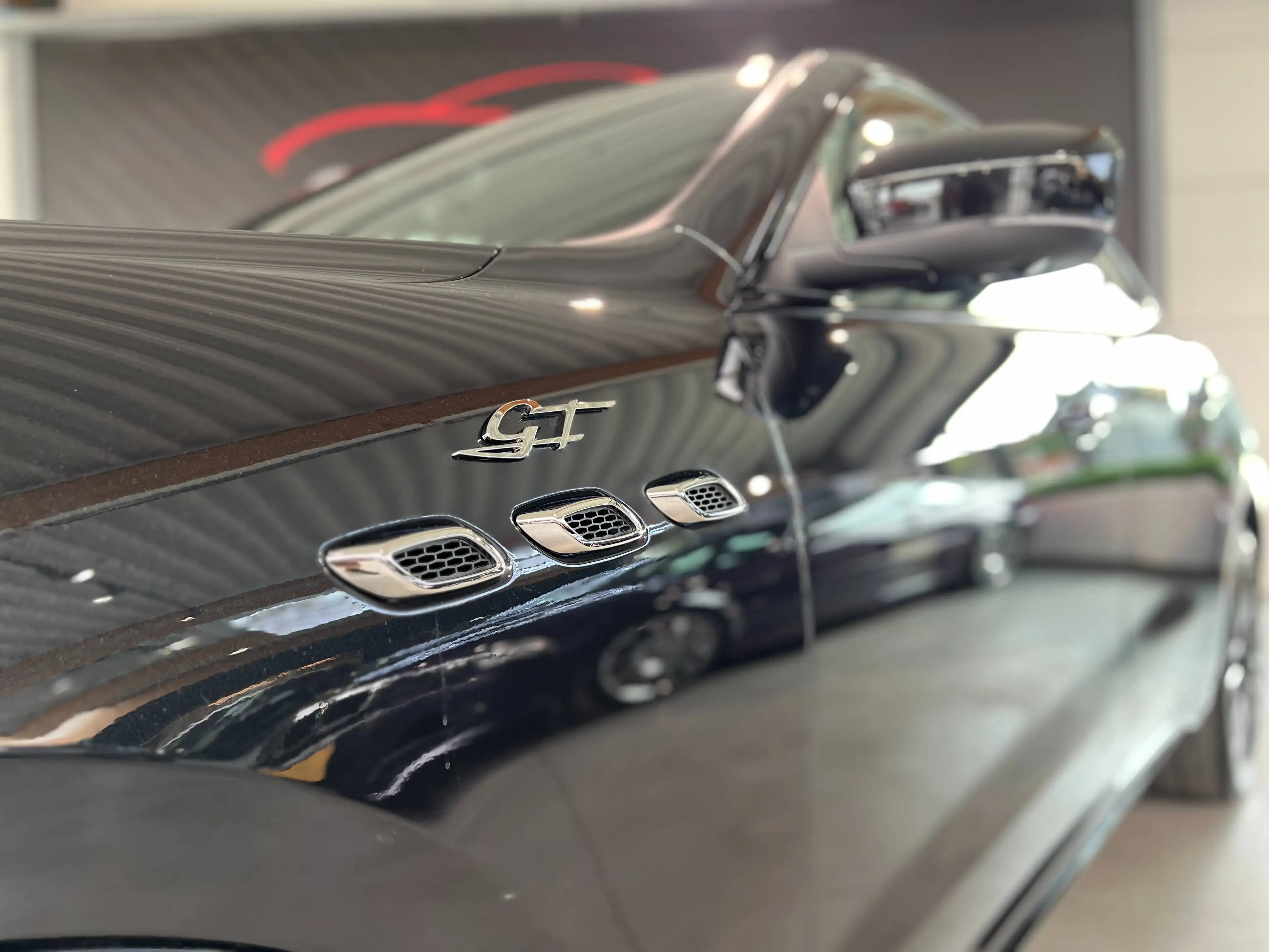 Maserati Levante 2.0 GT Sport Nerissimo Package / Camera + PDC / Apple CarPlay — photo 3