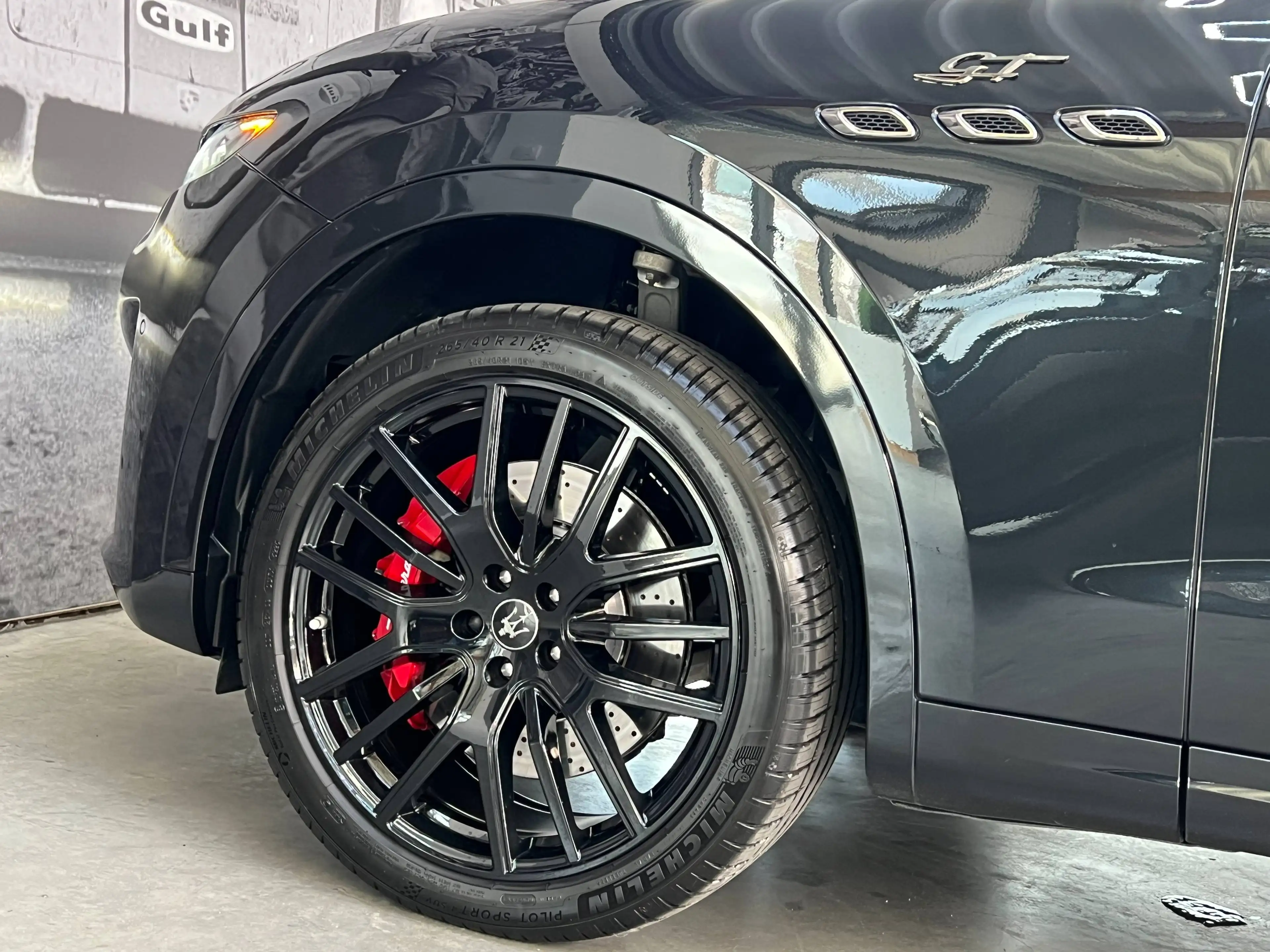 Maserati Levante 2.0 GT Sport Nerissimo Package / Camera + PDC / Apple CarPlay — photo 14