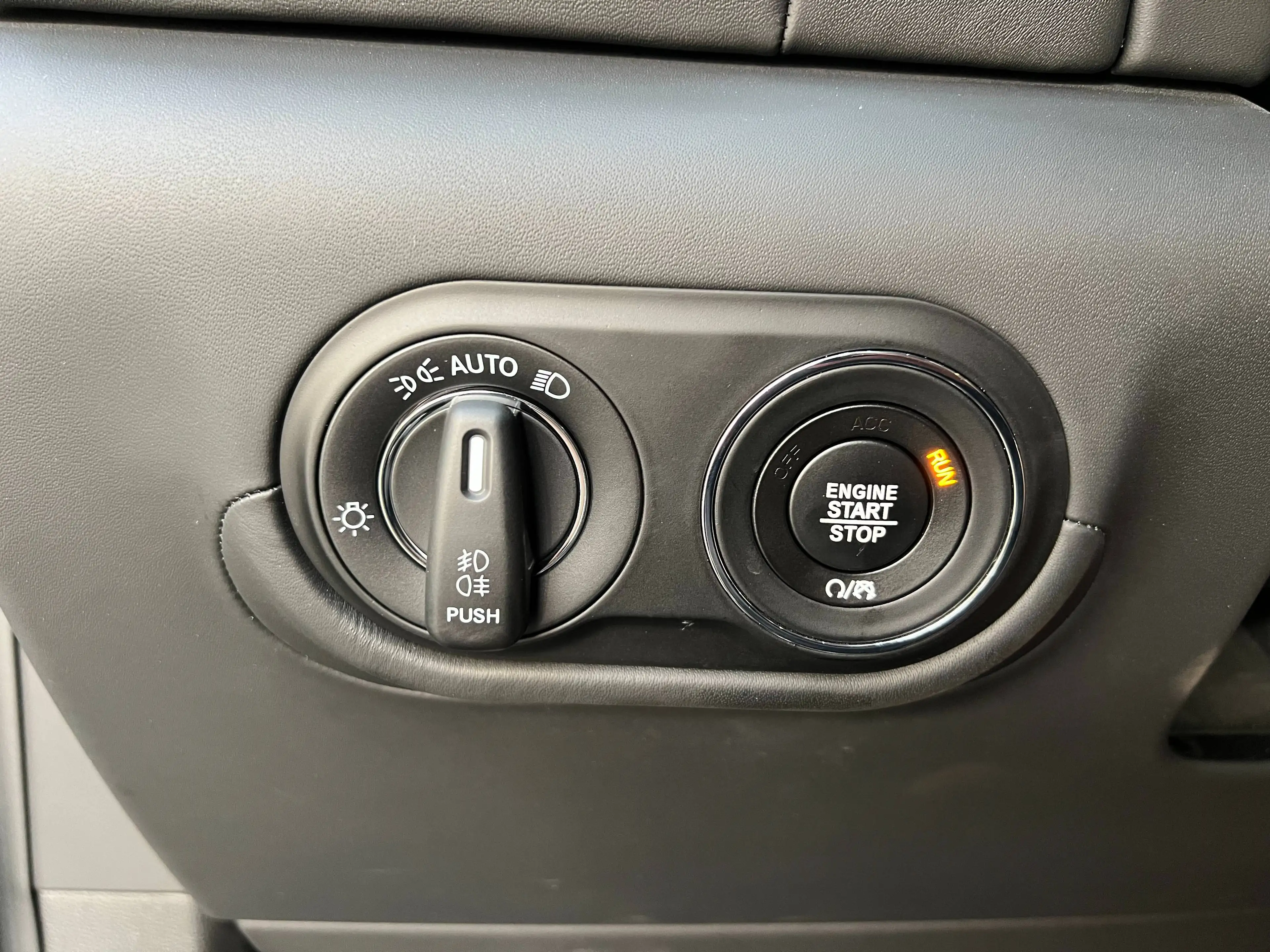 Maserati Levante 2.0 GT Sport Nerissimo Package / Camera + PDC / Apple CarPlay — photo 25