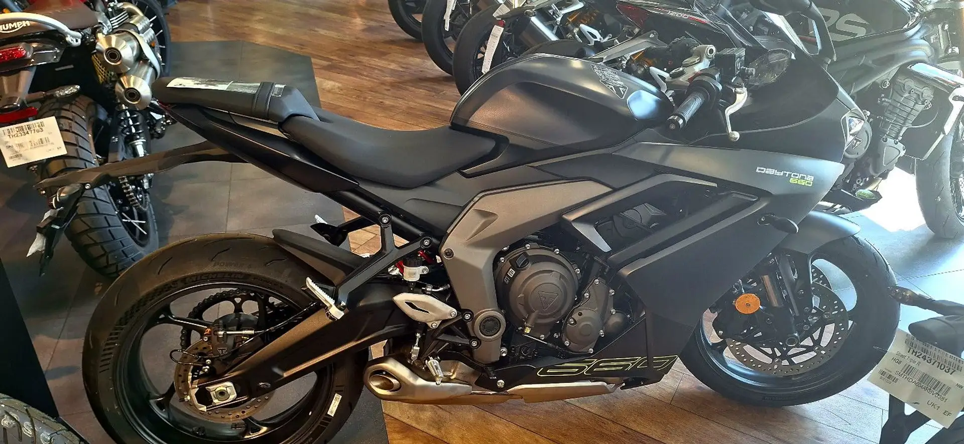 Triumph DAYTONA 660 MODELL 2025 inkl. QUICKSHIFTER Nero - 2