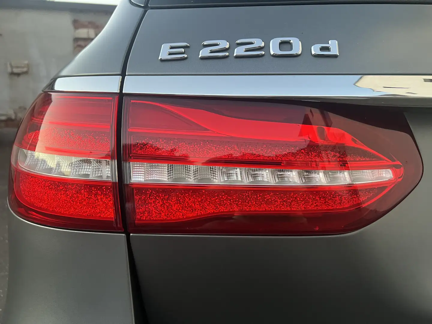 Mercedes-Benz E 220 d T 9G-TRONIC AMG Line - 2
