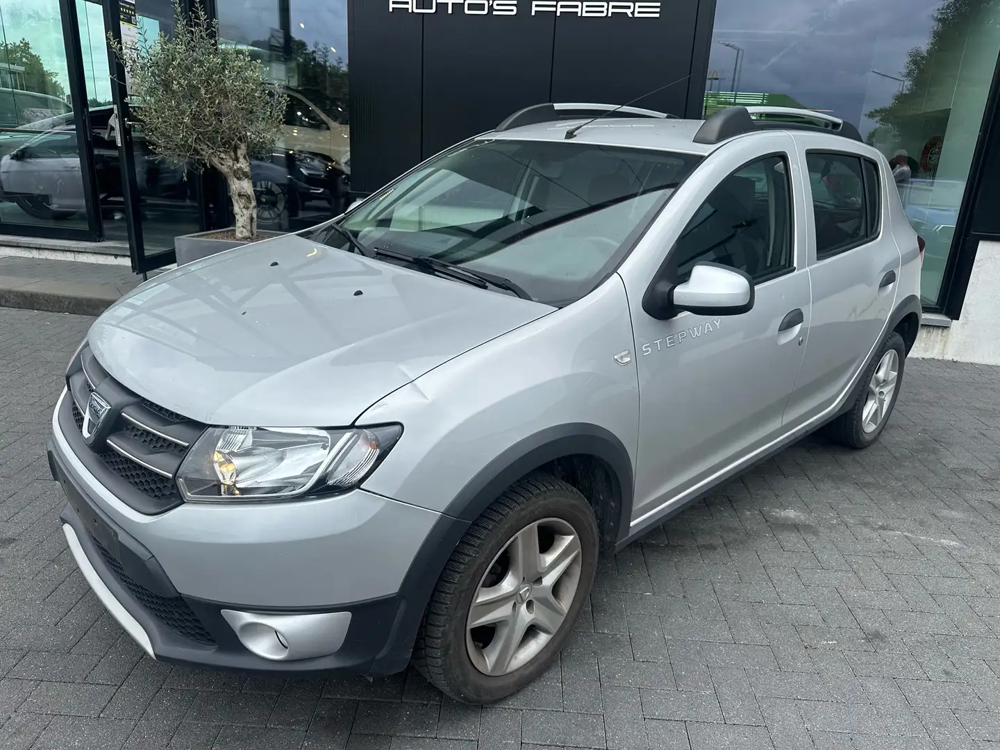 Dacia Sandero 10i essence Stepway TCe 90 64000km Silver - 1
