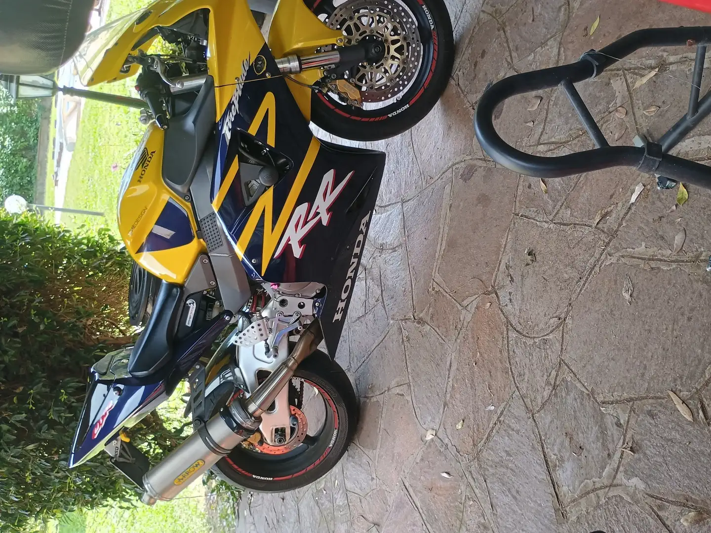 Honda CBR 900 CBR954RR Amarillo - 1