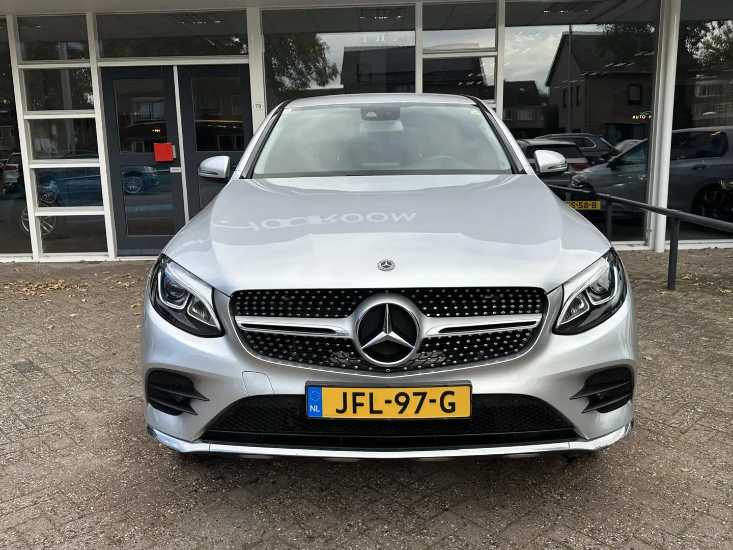 Mercedes-Benz GLC 350 Coupé 350e 4MATIC AMG-Line Led, Climat, Navi, Came Grijs - 2