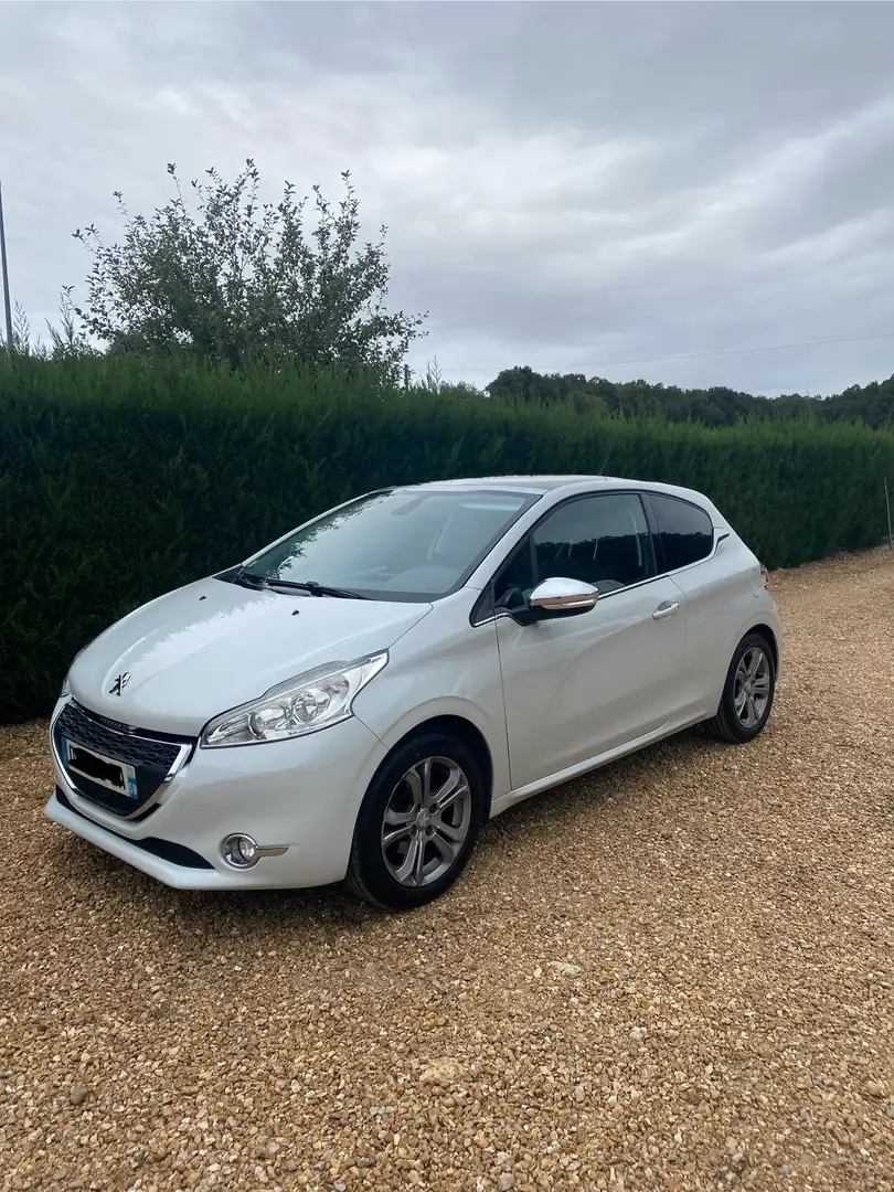 Peugeot 208 1.6 e-HDi 92ch BVM5 Allure - 1