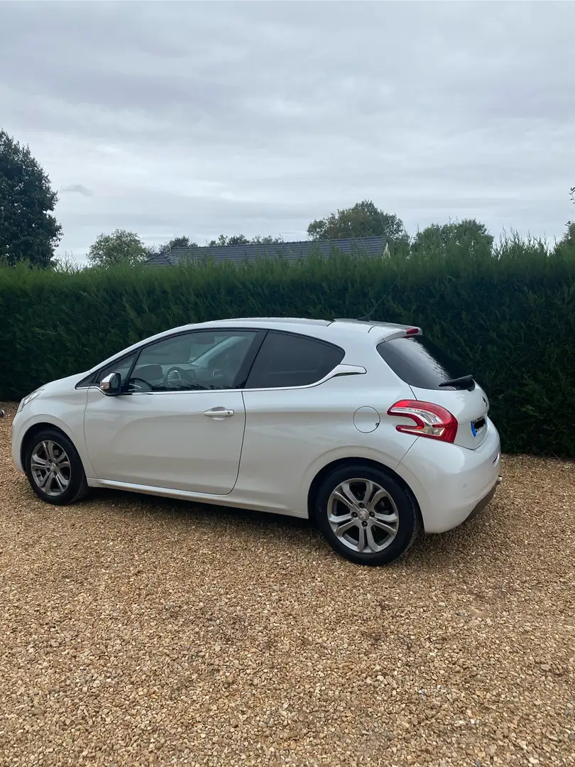 Peugeot 208 1.6 e-HDi 92ch BVM5 Allure - 2
