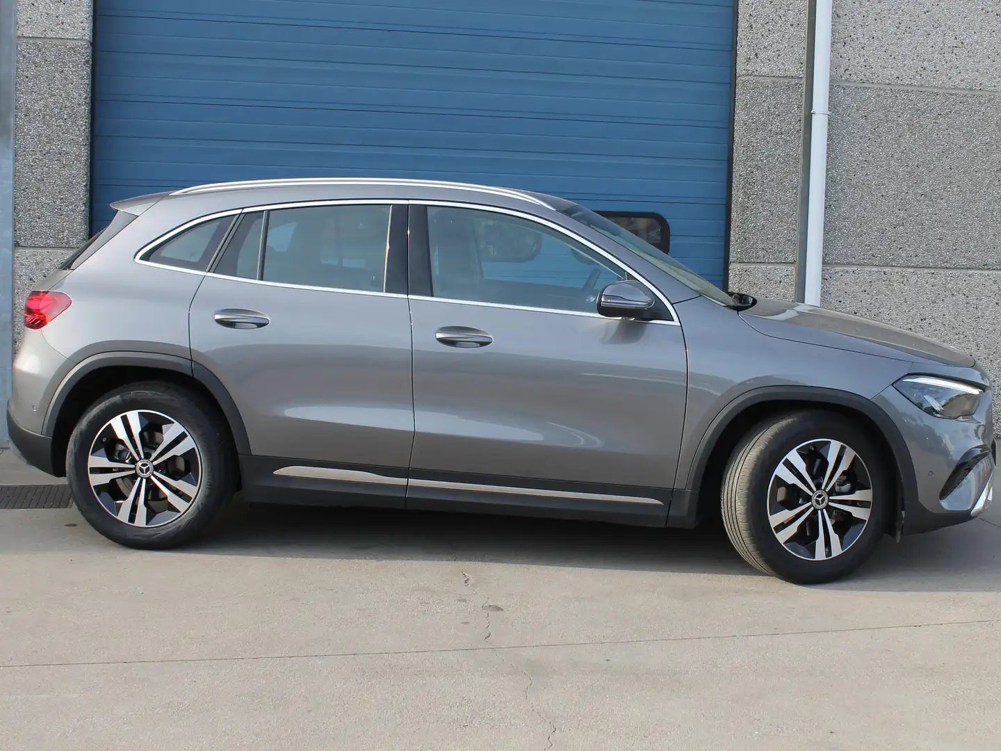 Mercedes-Benz GLA 180 GLA 180 7G-DCT Edition Progressive Line Grau - 2