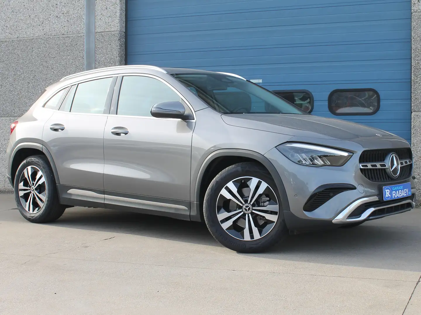 Mercedes-Benz GLA 180 GLA 180 7G-DCT Edition Progressive Line Grau - 1