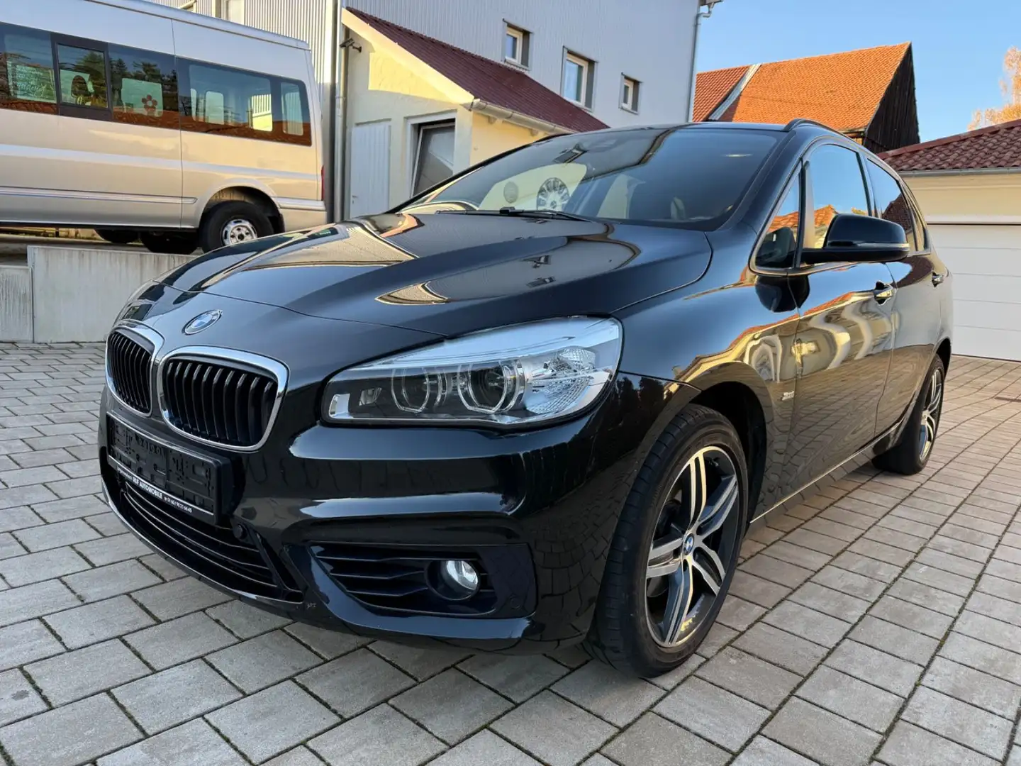 BMW 218 Sport Line NAVI KAMERA SHZ Zwart - 2